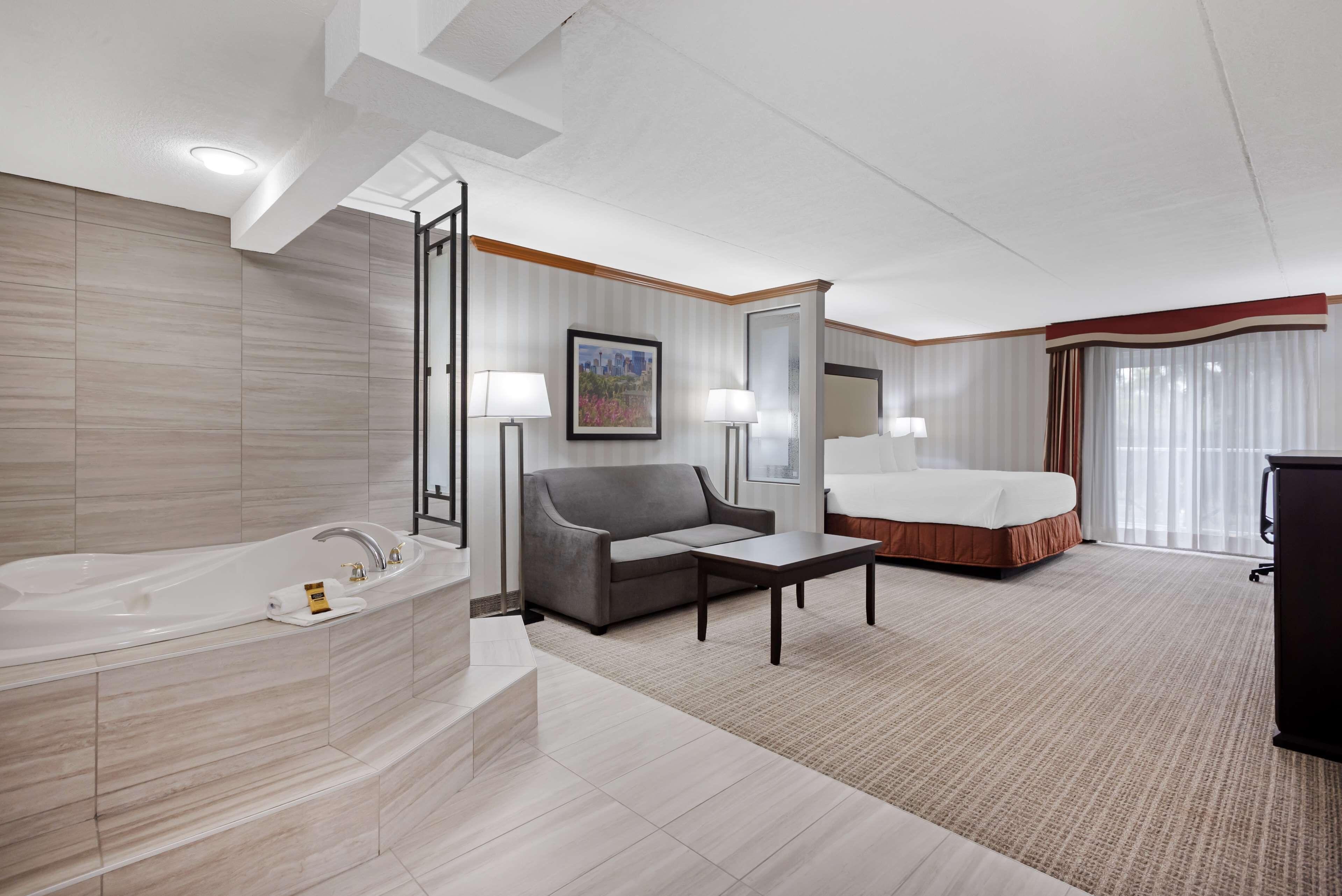 King Room with Jetted Tub - Non-Smoking