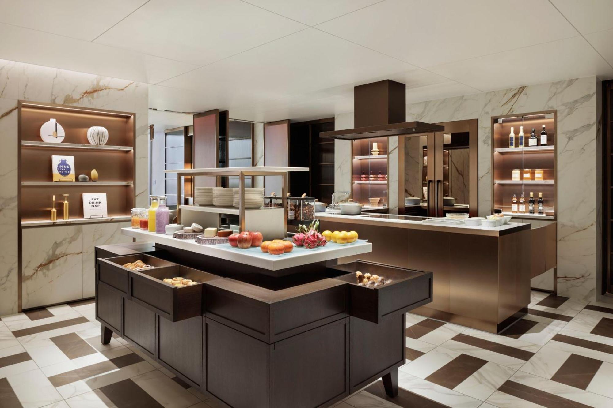 One-Bedroom Suite Two Double Beds Club Lounge Access High Floor