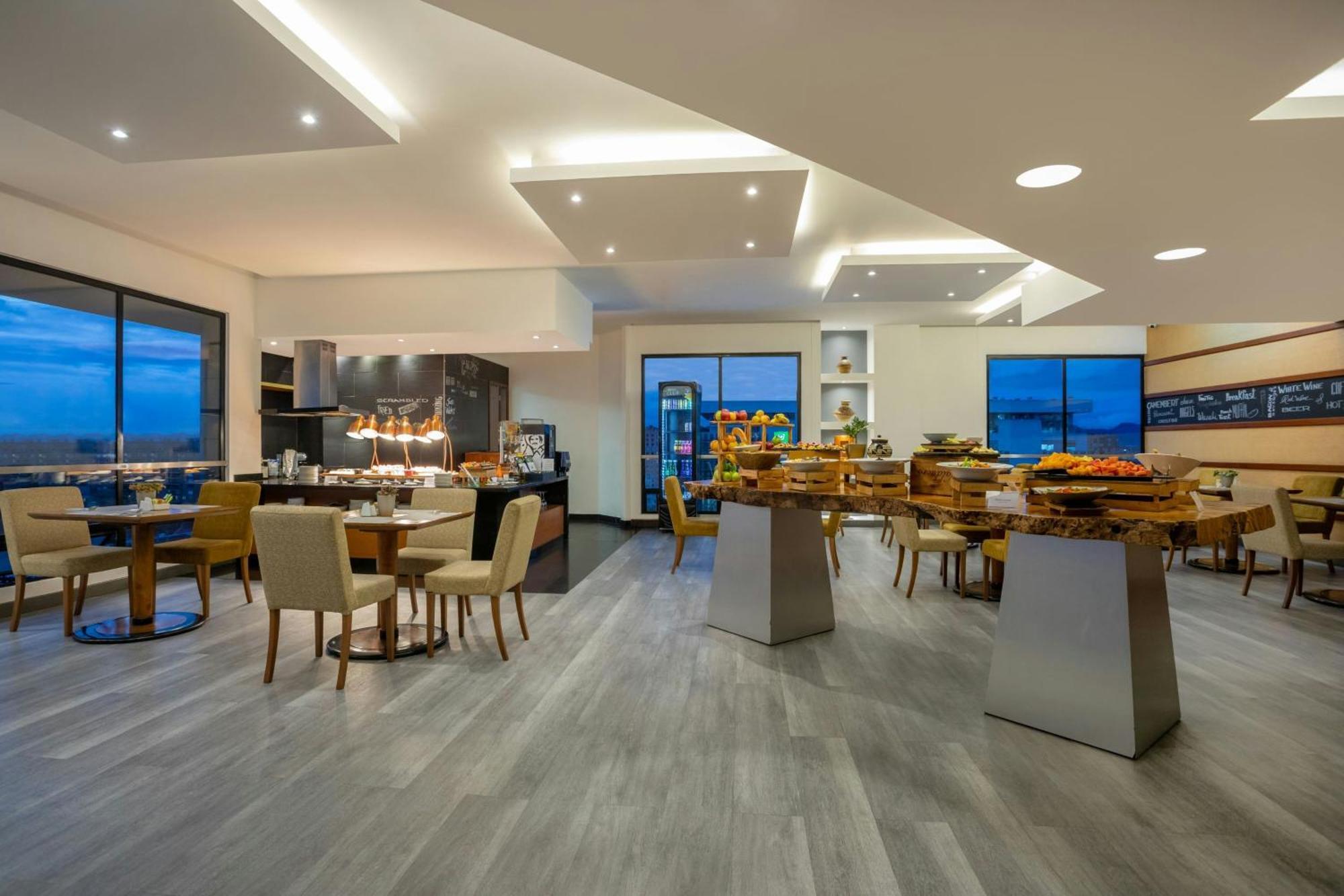 One-Bedroom Large King Suite Club Access or High Floor