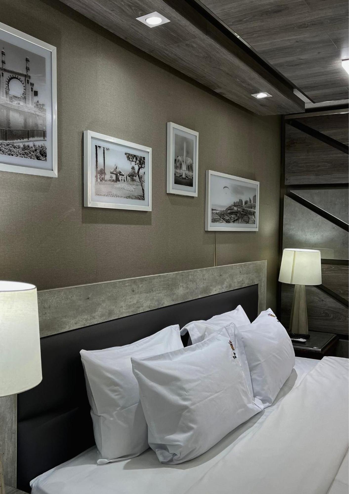 Deluxe King Room