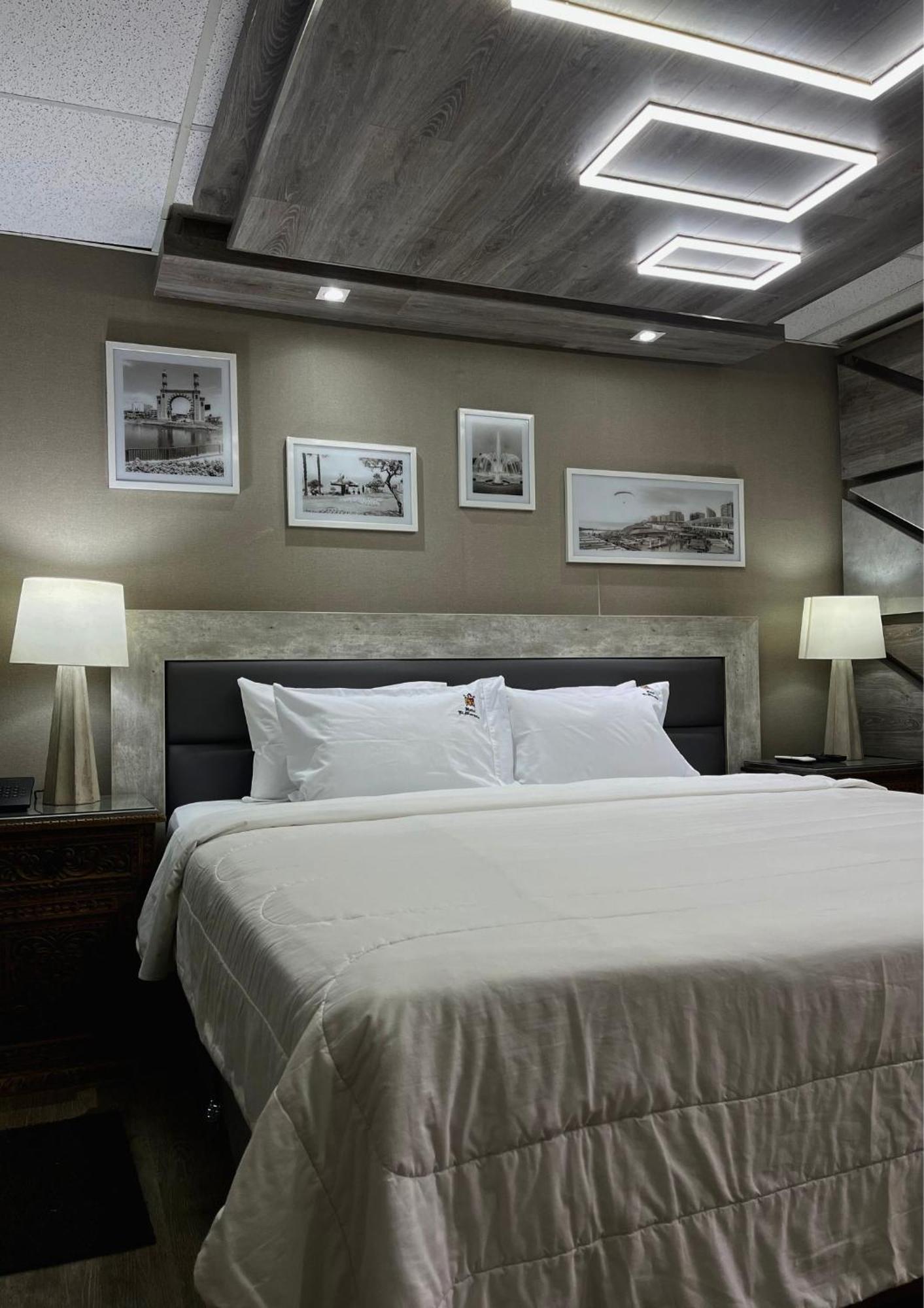 Deluxe King Room