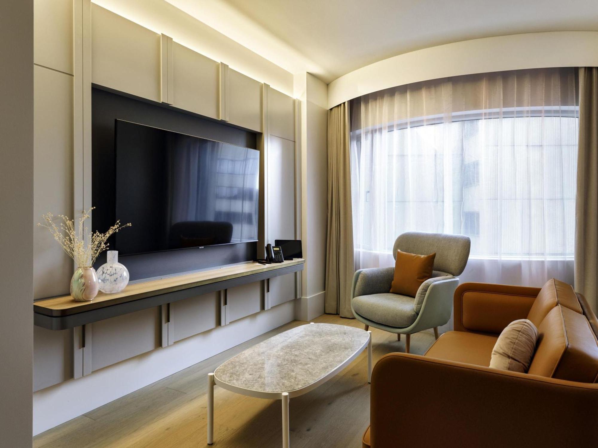 Junior King Suite