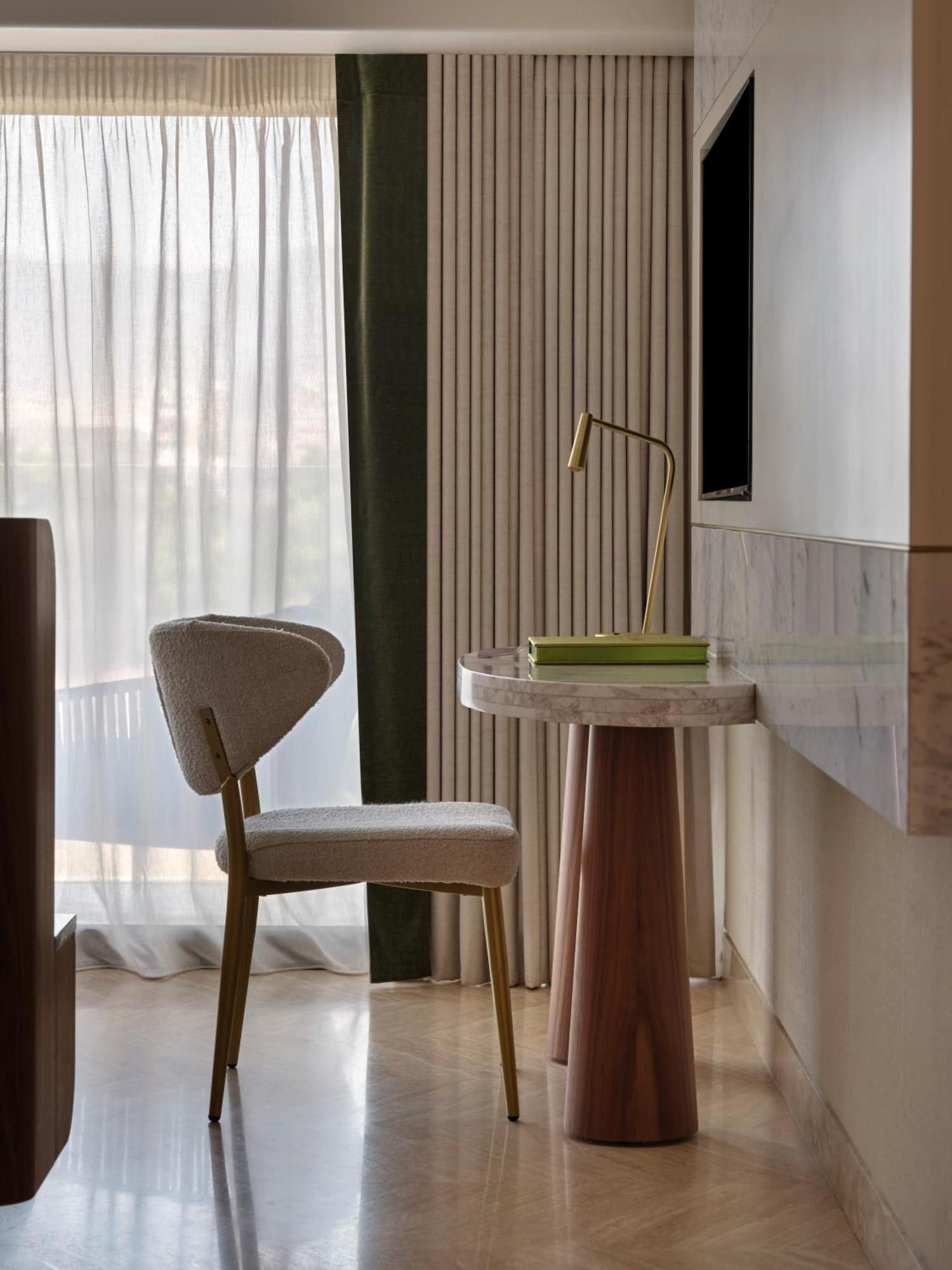 Zeus Presidential Suite Balcony Temple View & outdoor Jetted Tub
