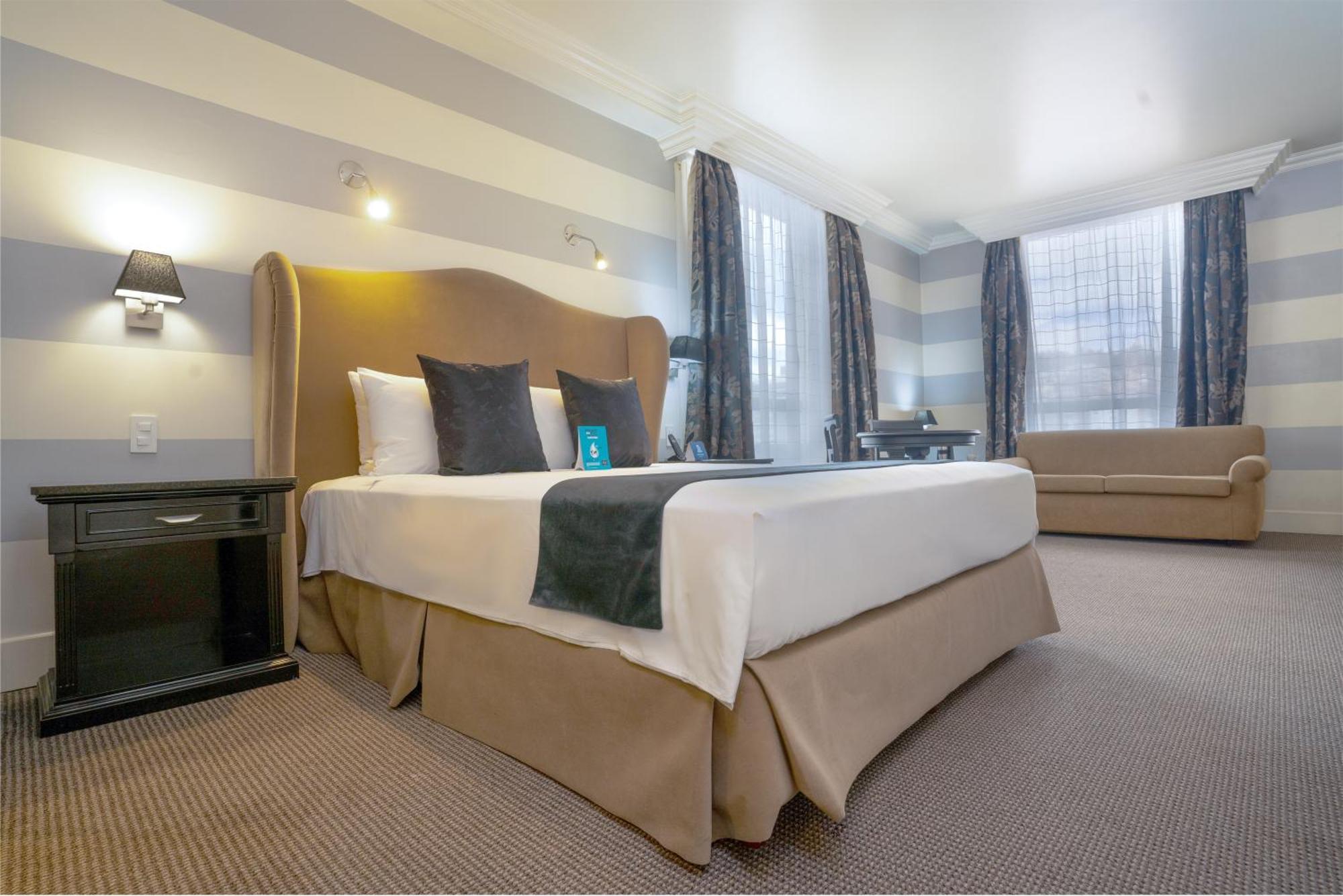 Deluxe King Suite