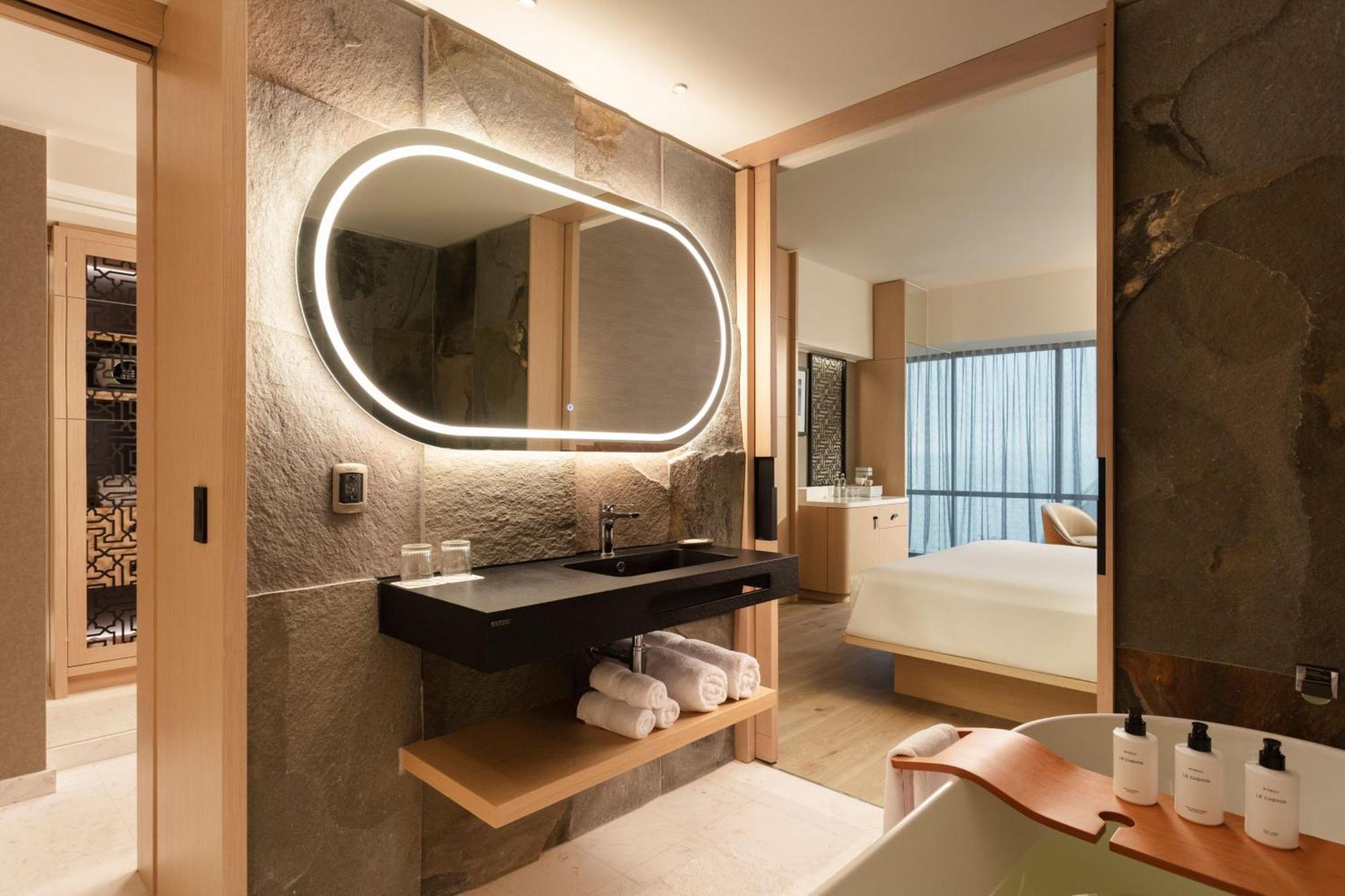 Executive Premium Queen Room Concierge Lounge Access