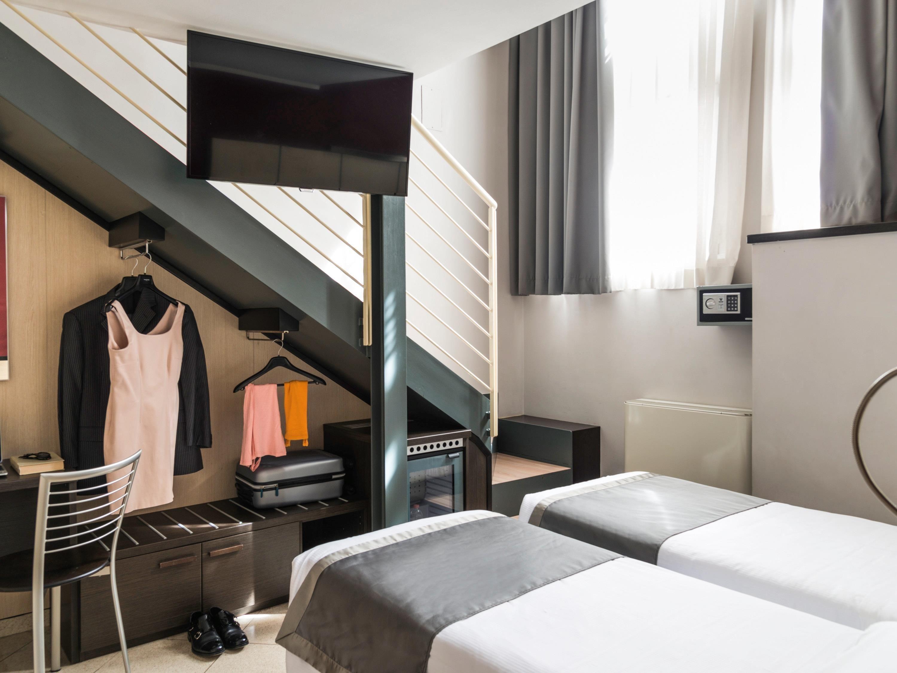 Quintuple Room