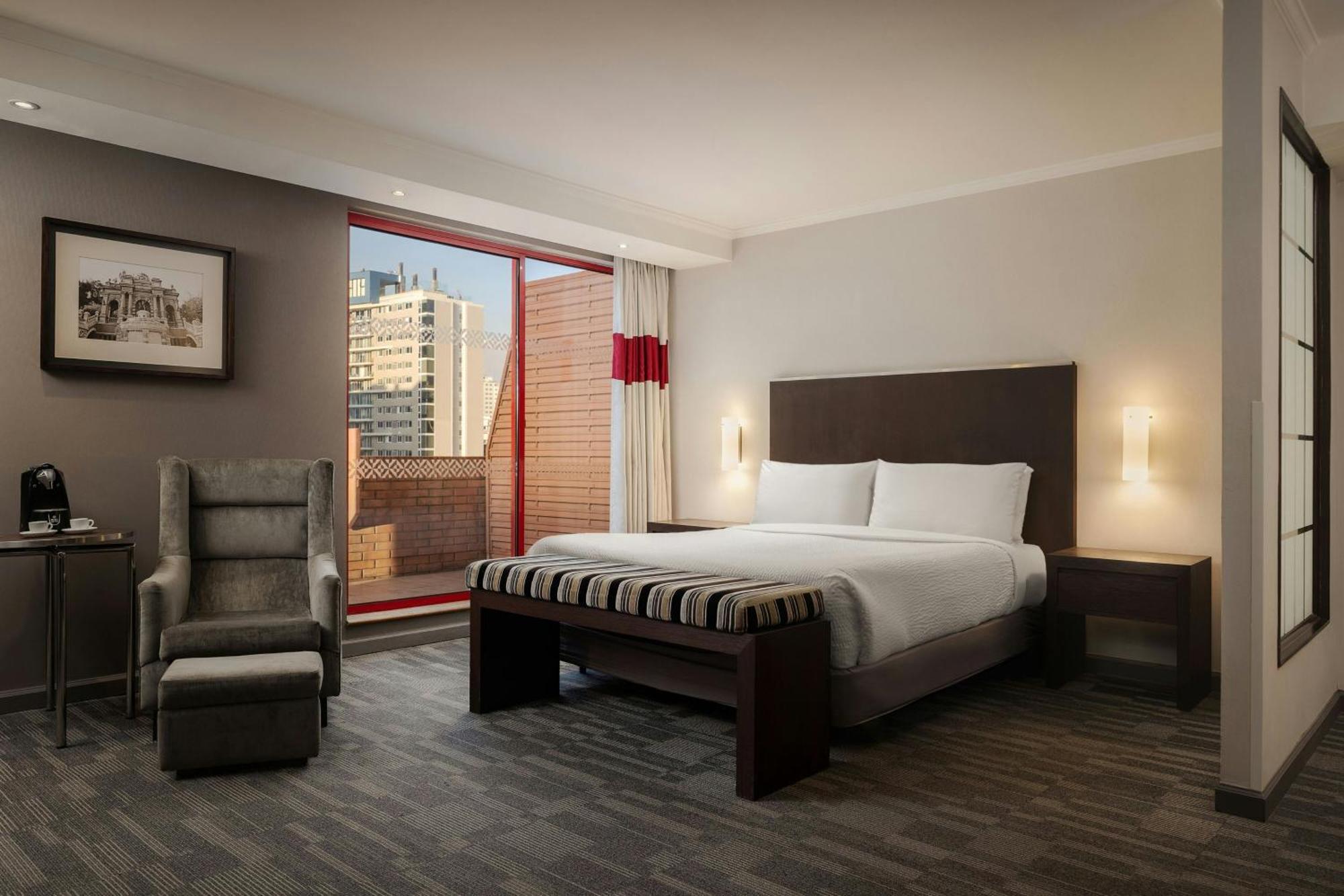 One-Bedroom Junior King Suite City View