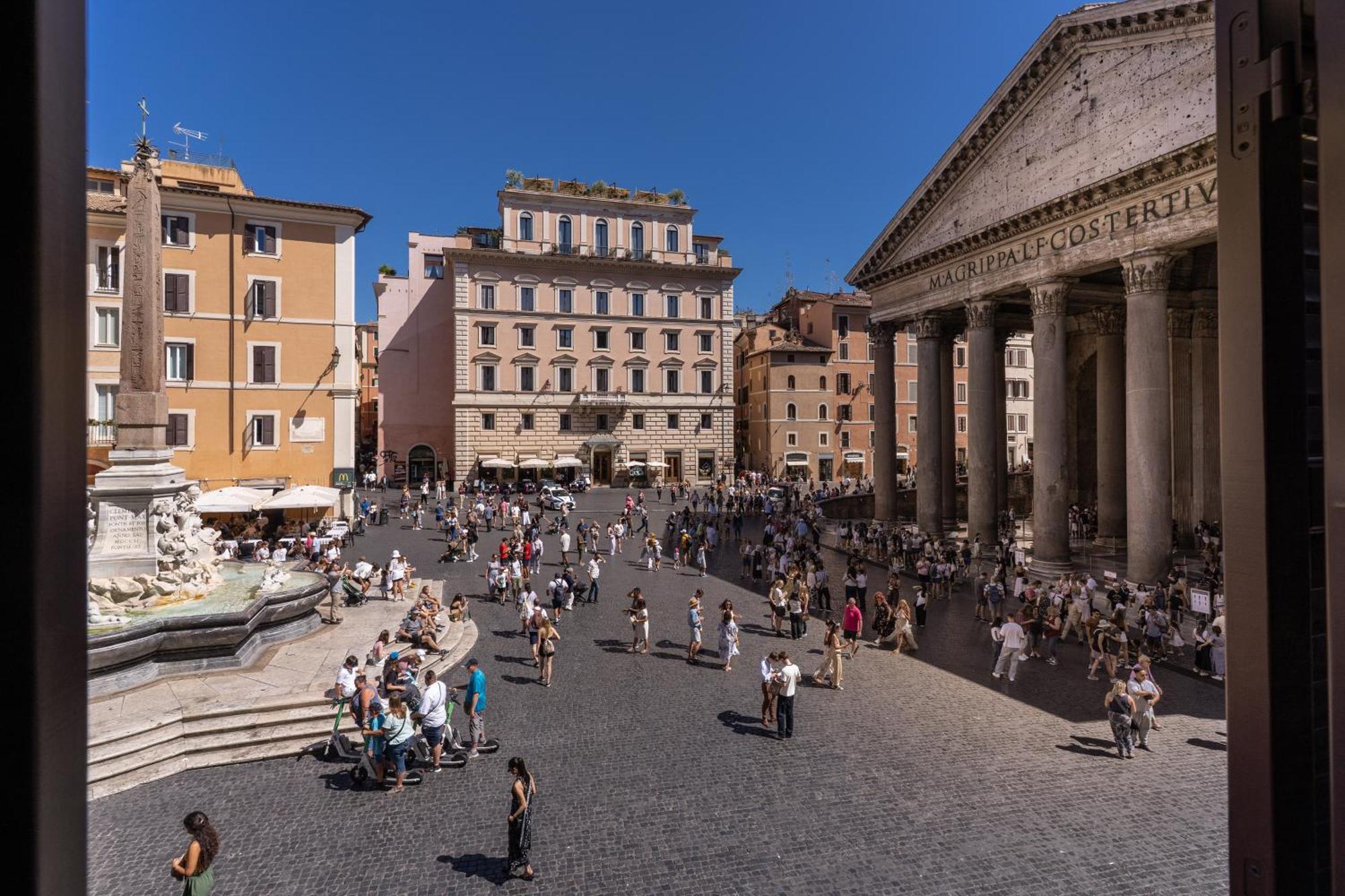 Double Room Pantheon View 2nd Floor