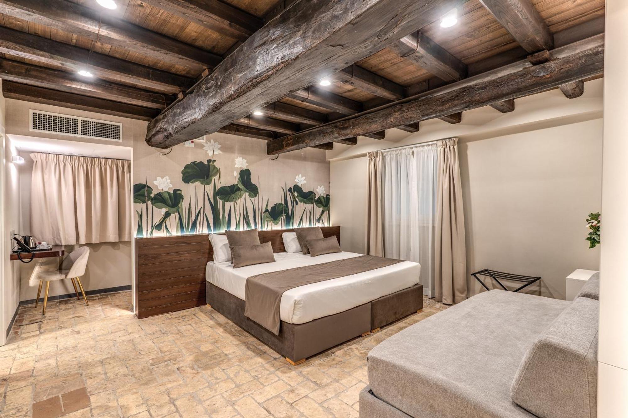 Triple Room Whirpool Tub Mezzanine Floor