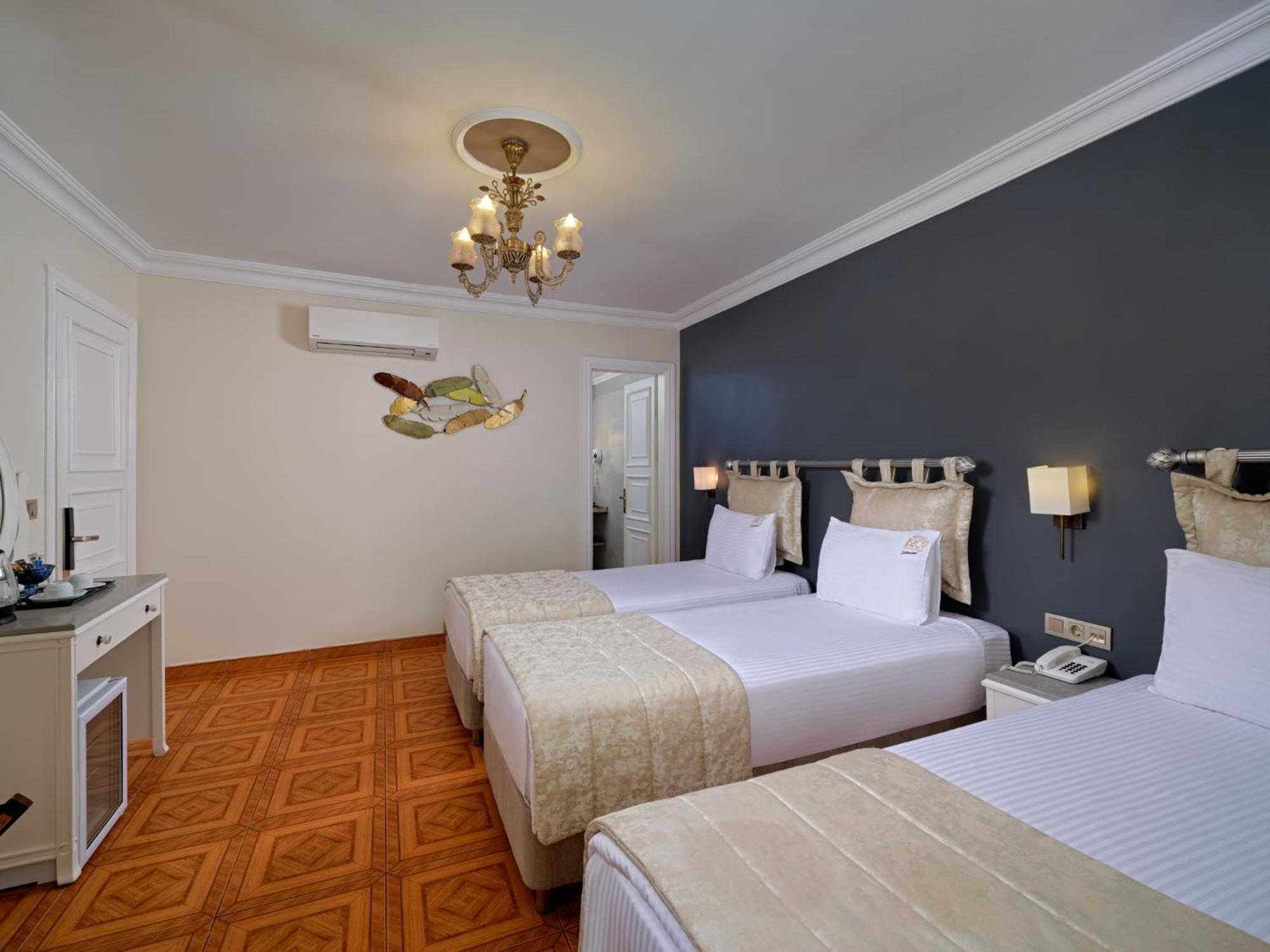 Triple Room with City View