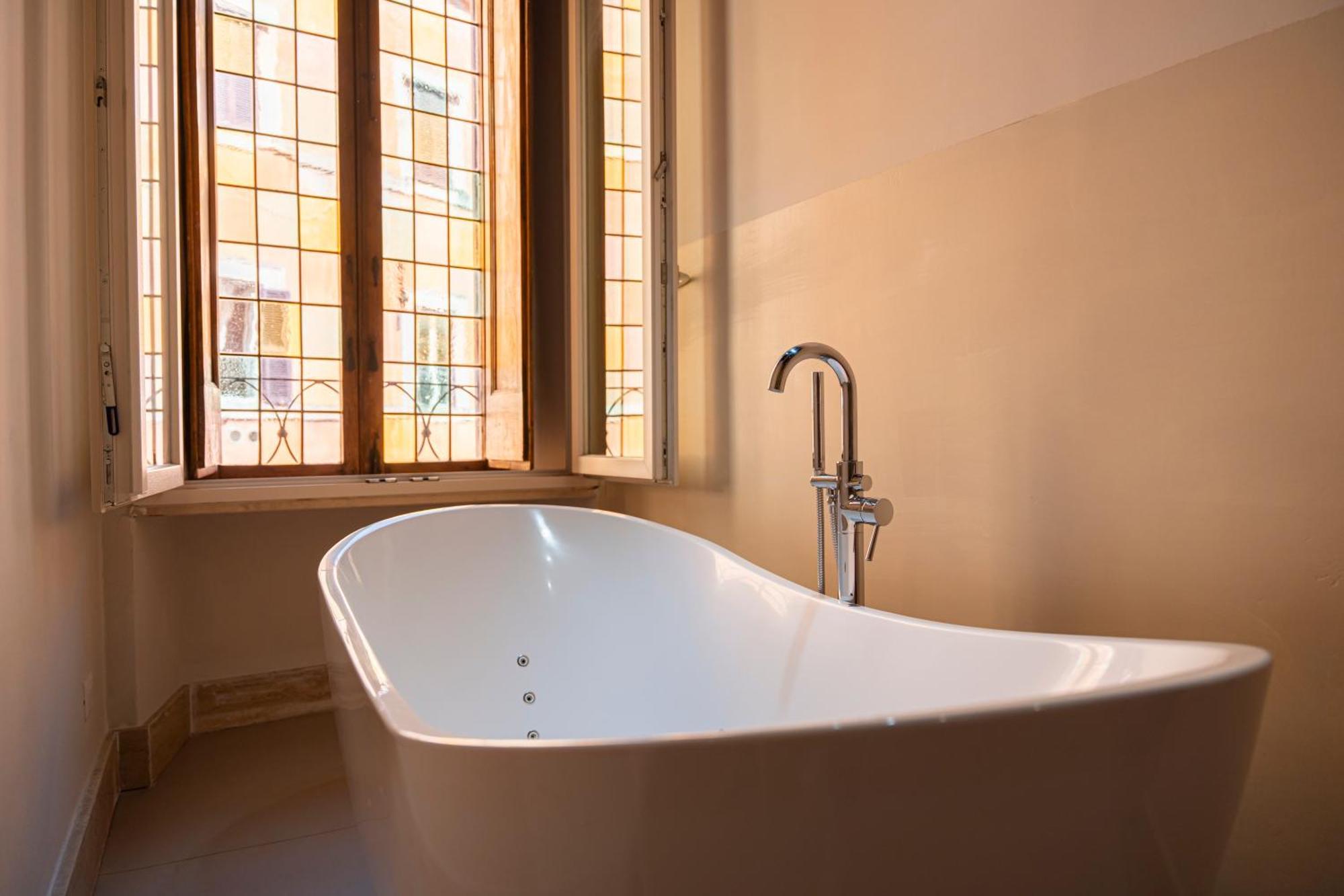 Queen Room Spa Bath