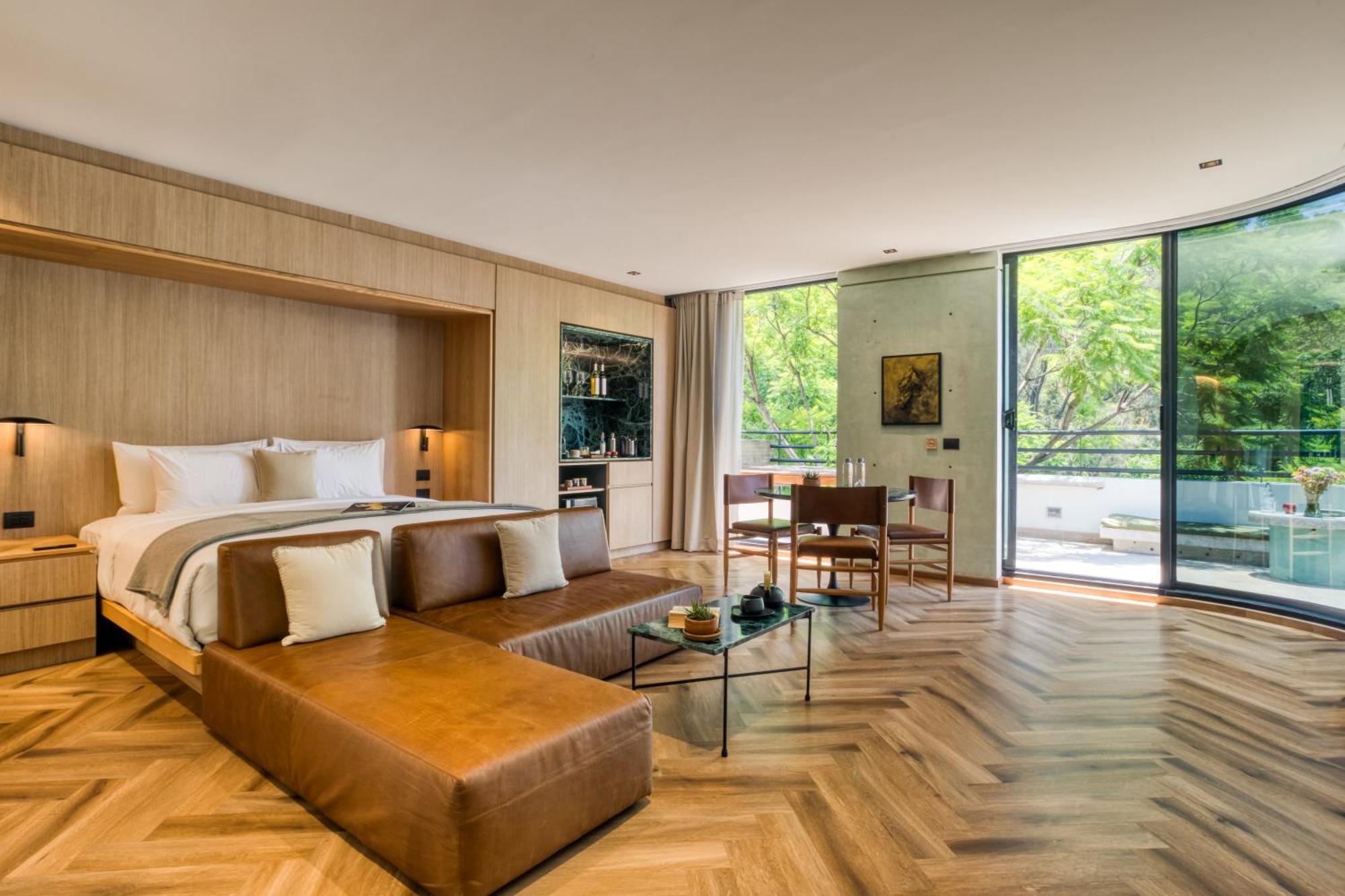 Superior King Suite