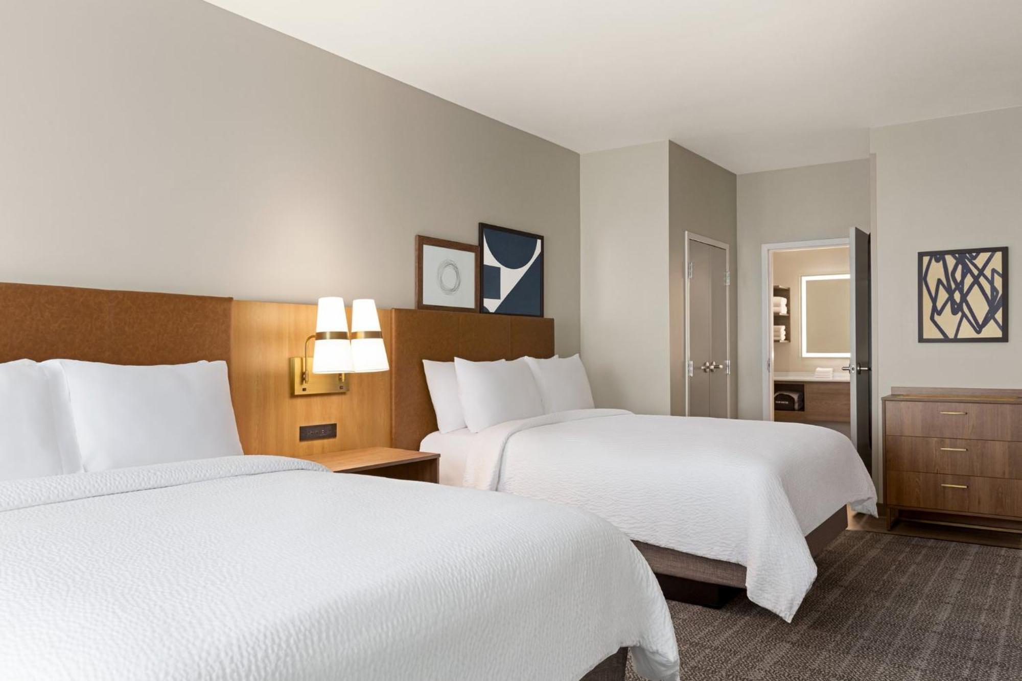 One-Bedroom Queen Suite with Two Queen Beds and Bath-Tub Shower