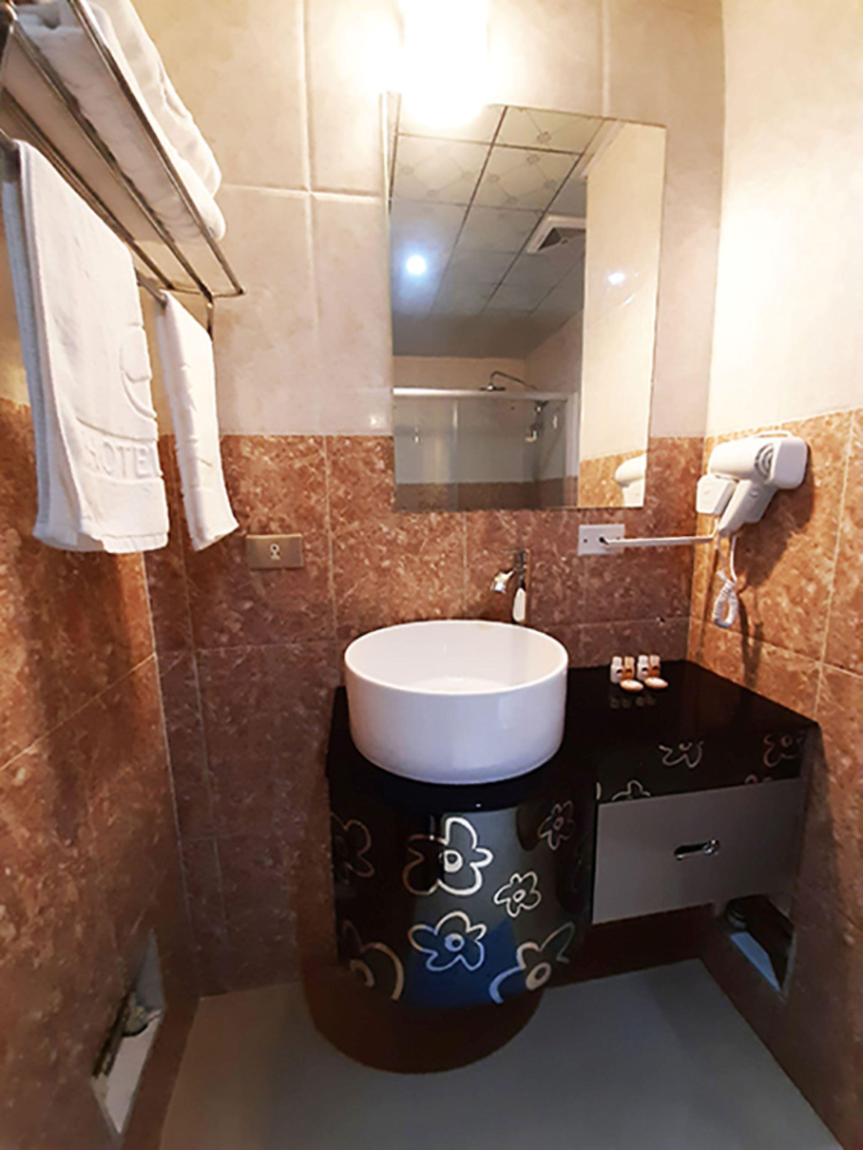 Standard Queen Room