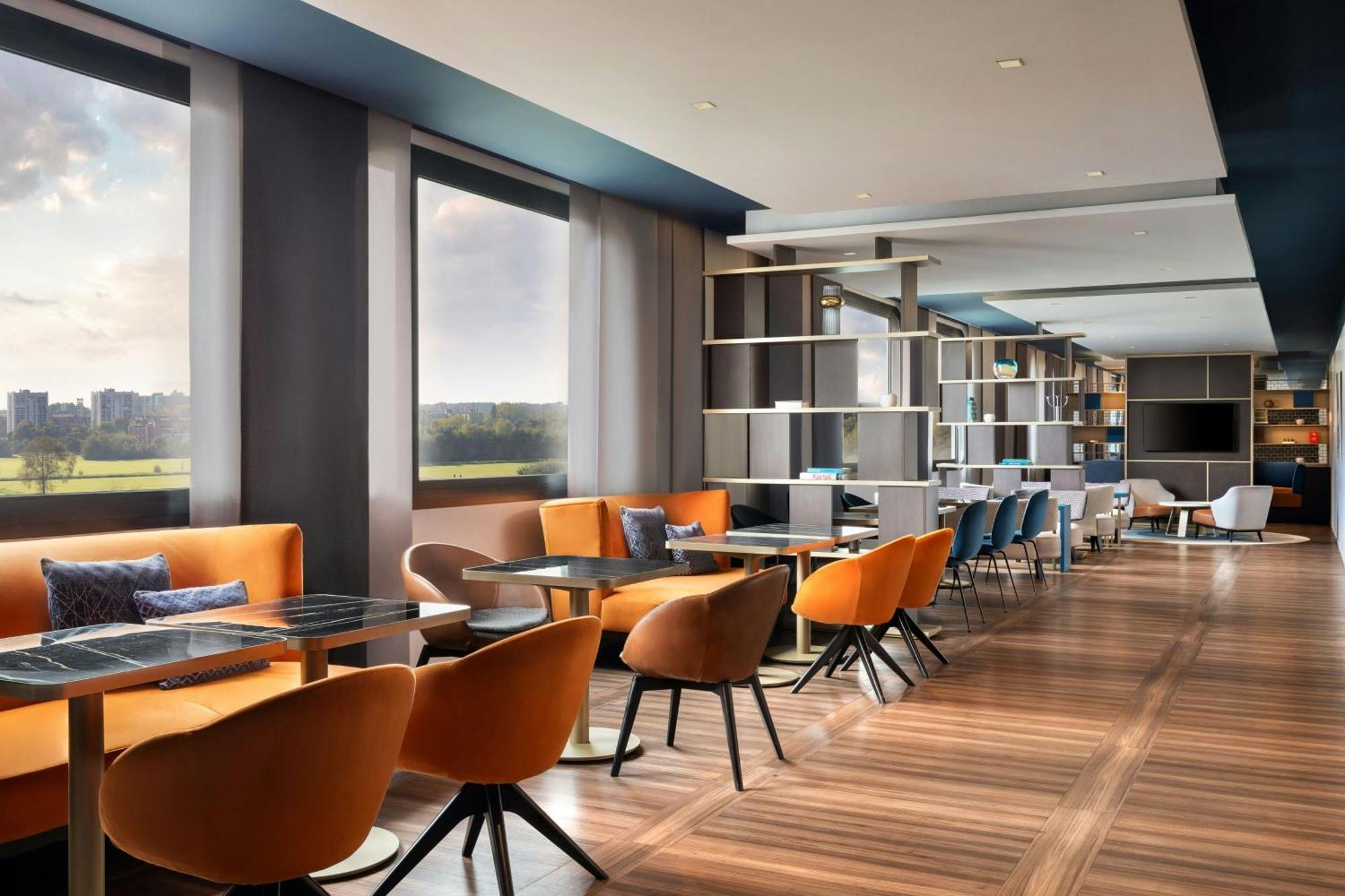 King Room Club Lounge Access