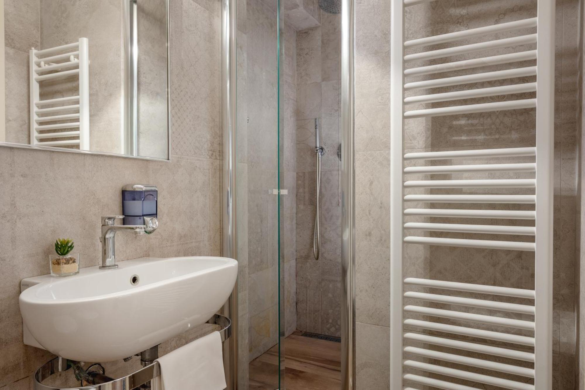 Family Room Private Bathroom