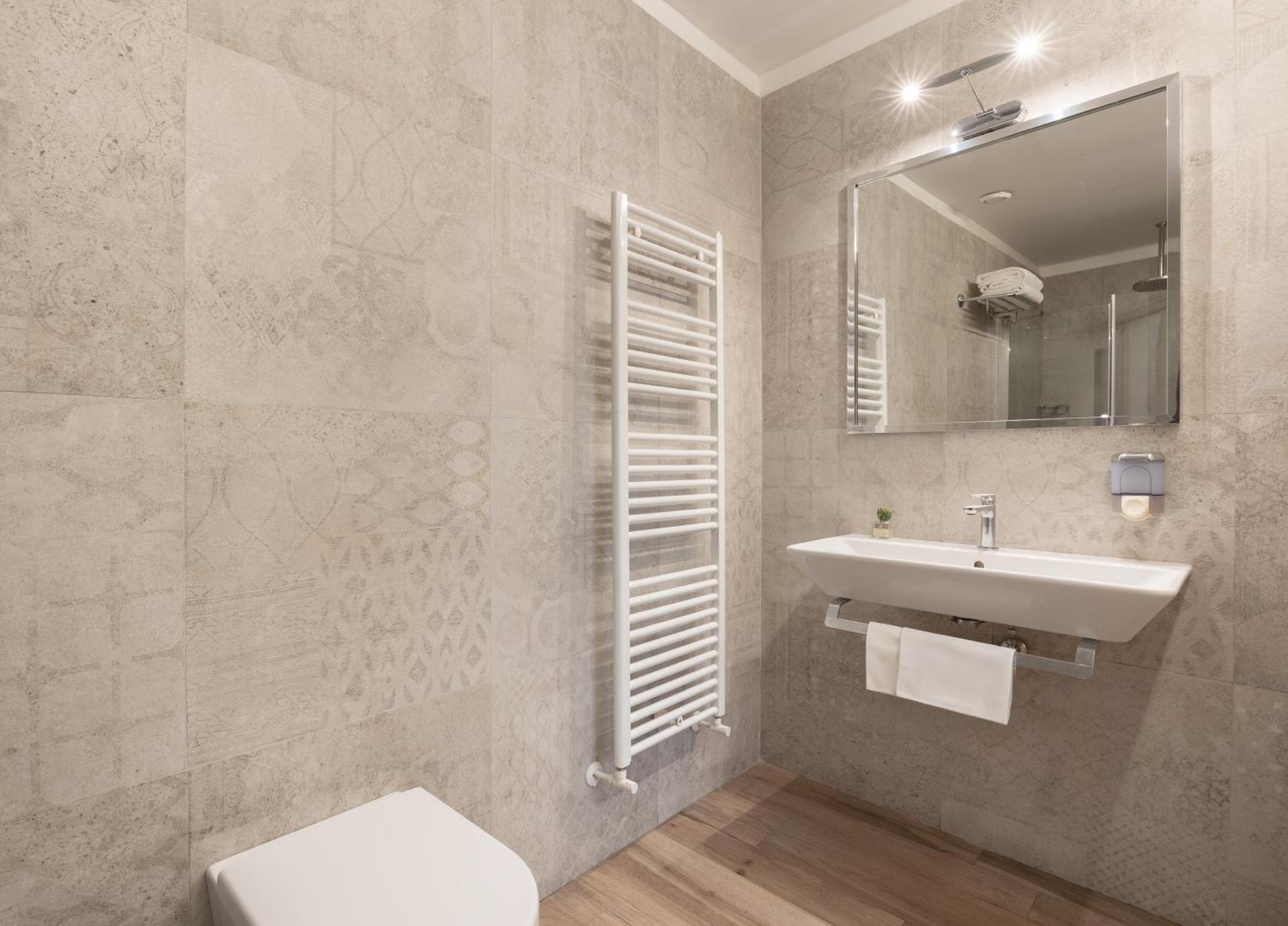 Family Room Private Bathroom