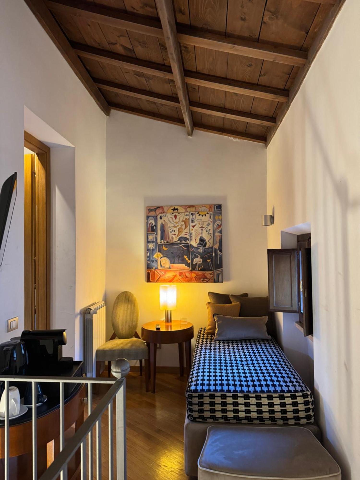Suite Separate Building