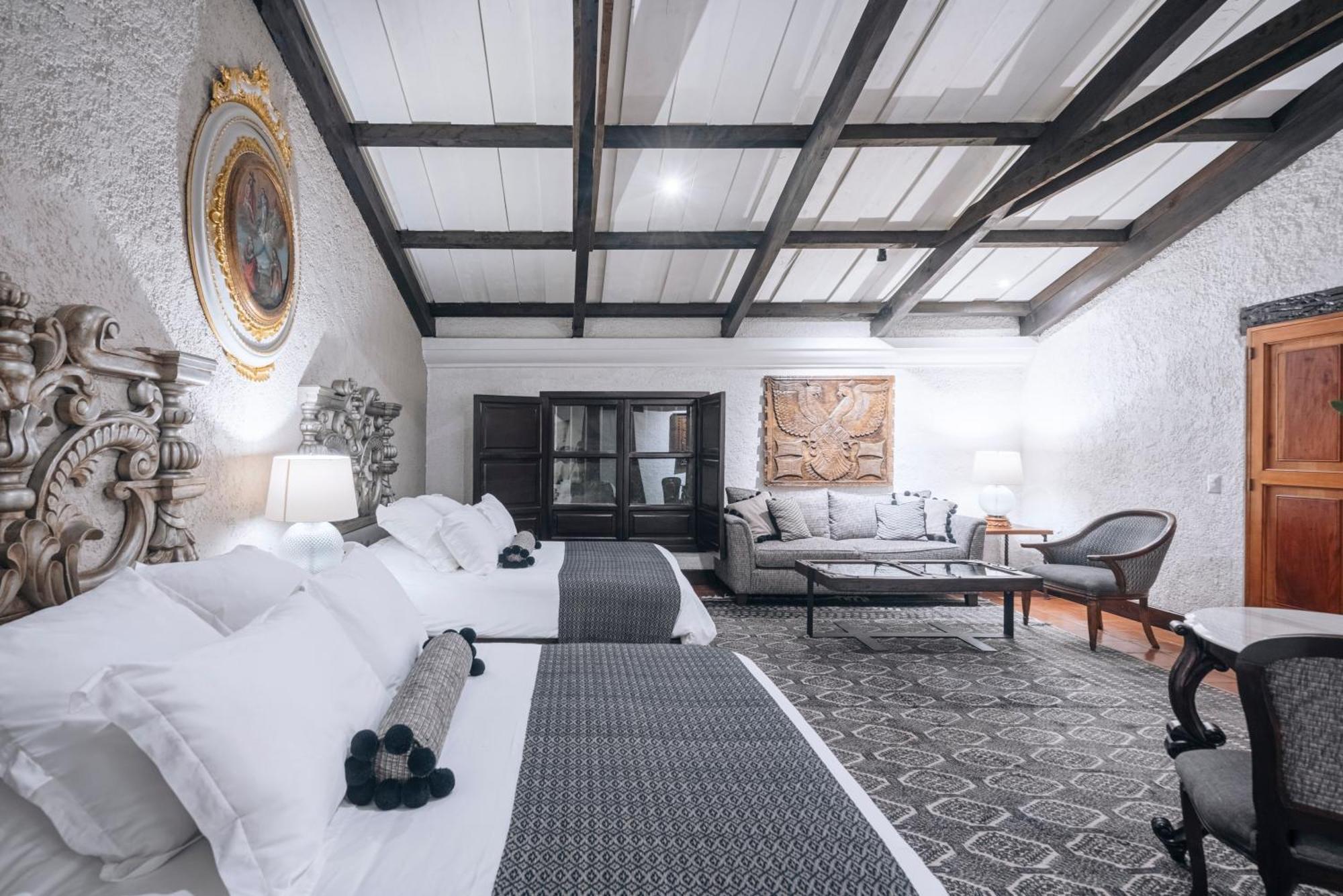 Deluxe Queen Suite