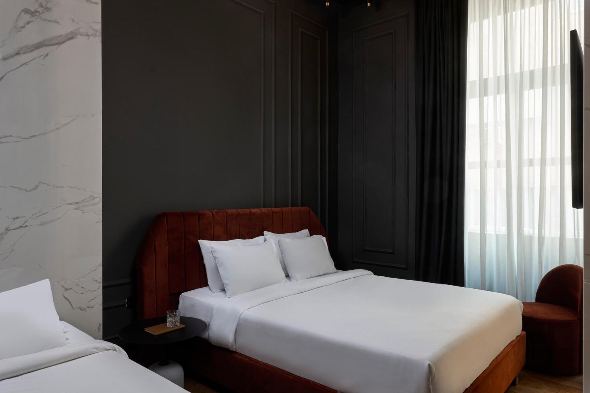 Deluxe Triple Room Ermou View,1733453125:JPEG