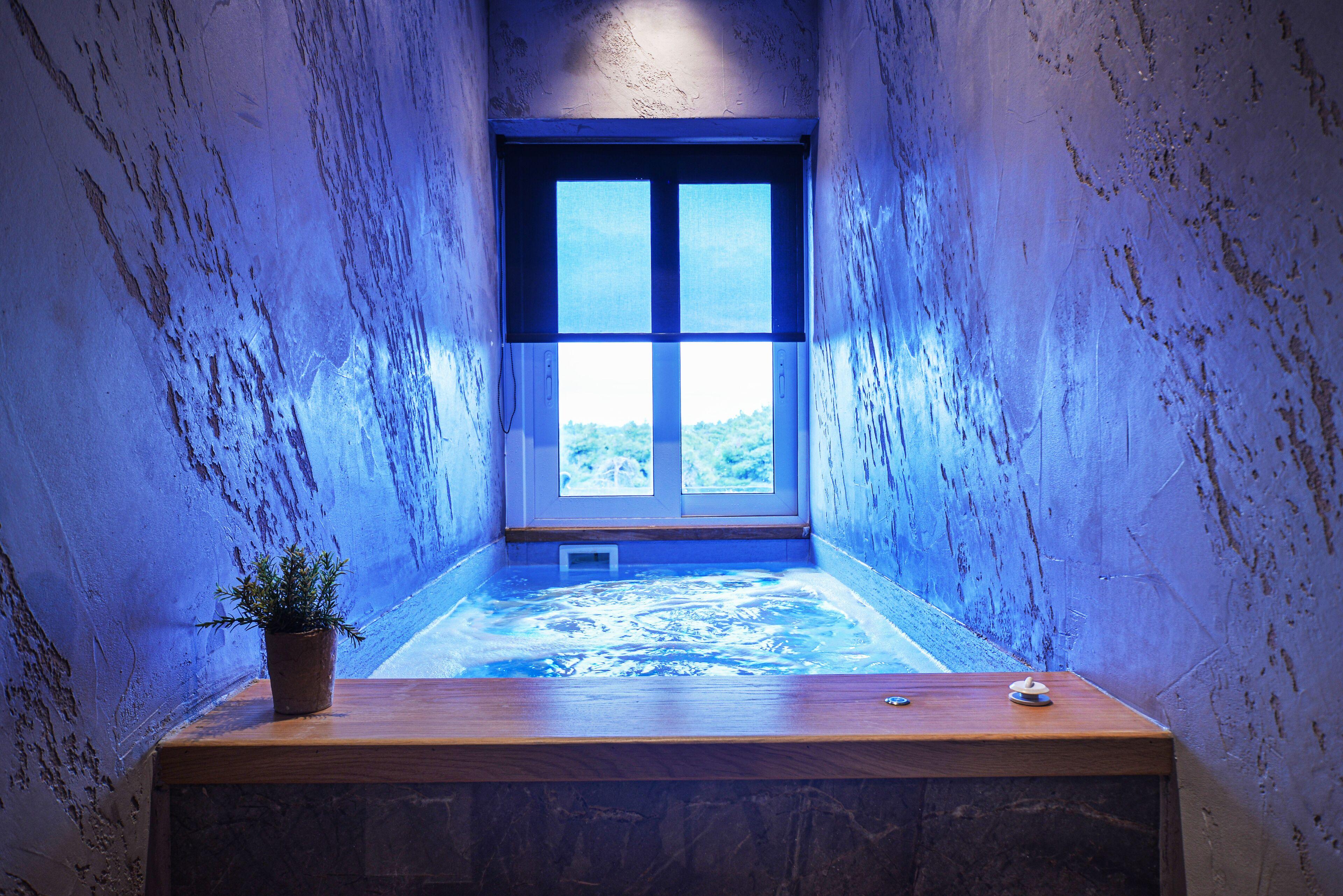 Urban Spa Suite a Private Heated Plunge Pool Jacuzzi