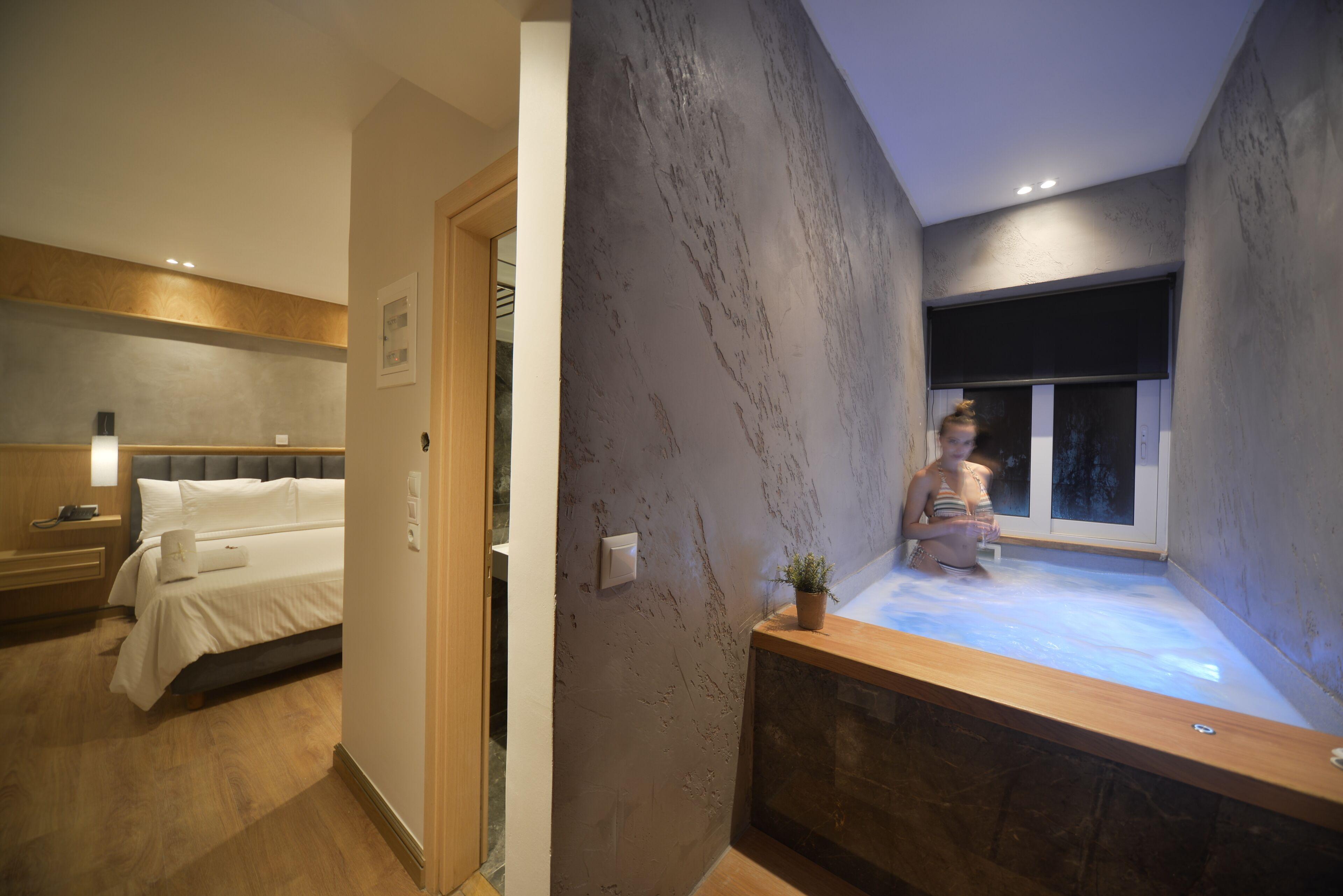 Urban Spa Suite a Private Heated Plunge Pool Jacuzzi