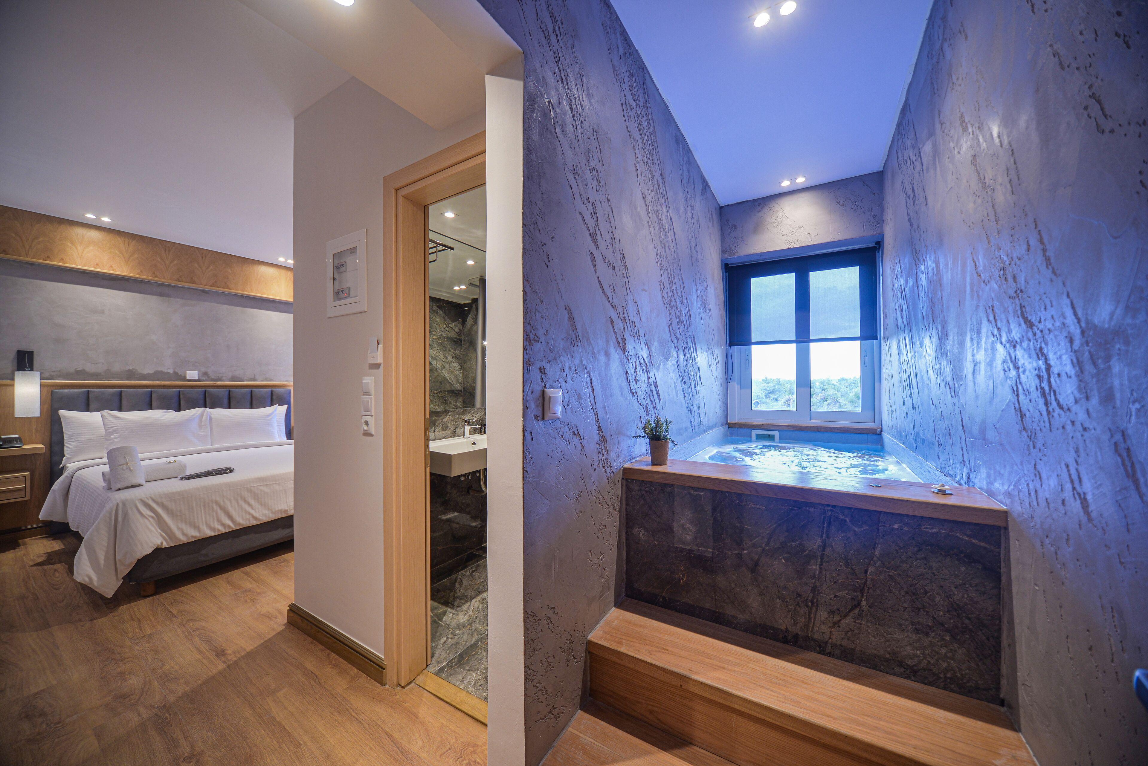 Urban Spa Suite a Private Heated Plunge Pool Jacuzzi