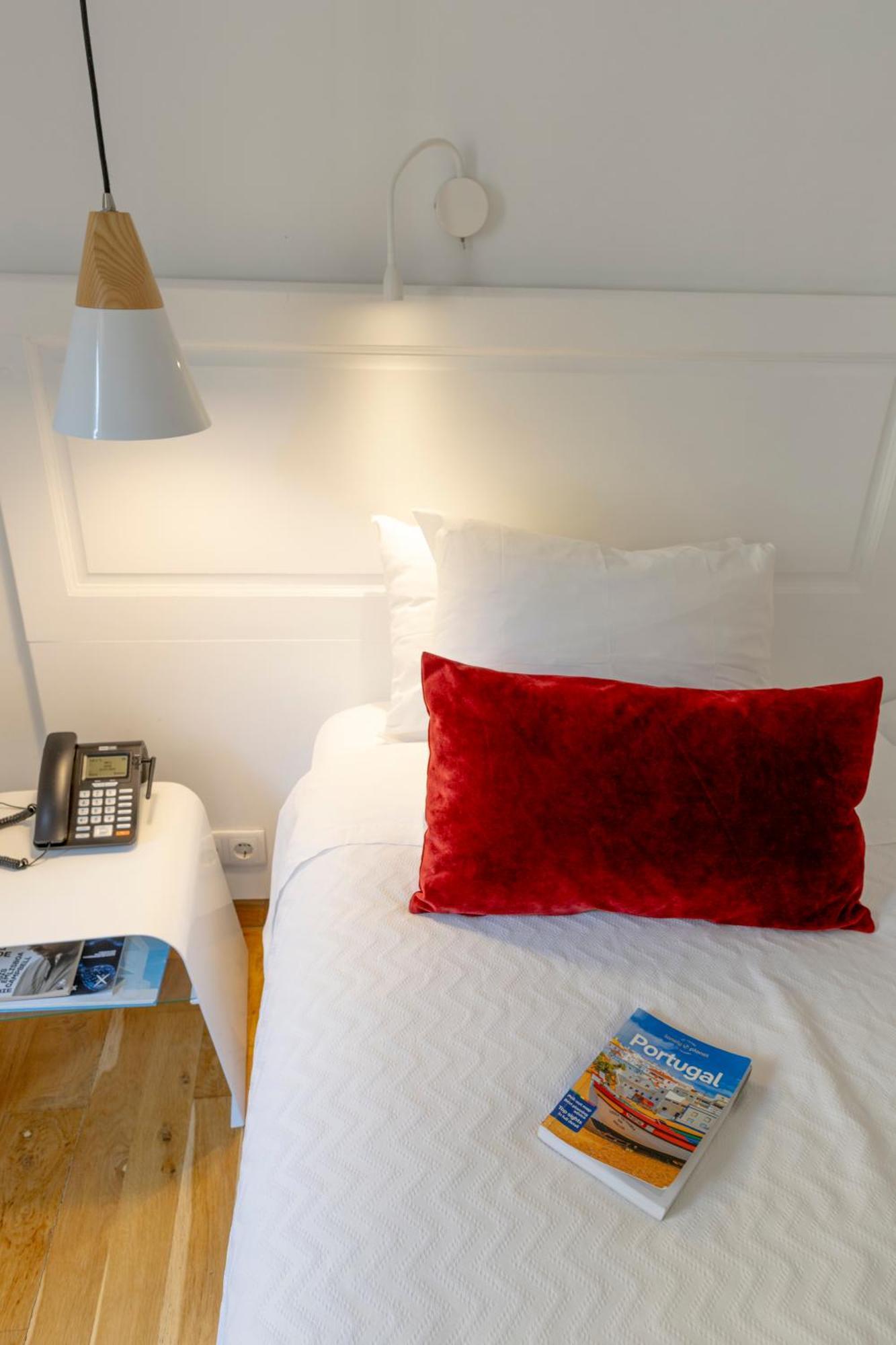 Luxury Twin Suite Side Castle View