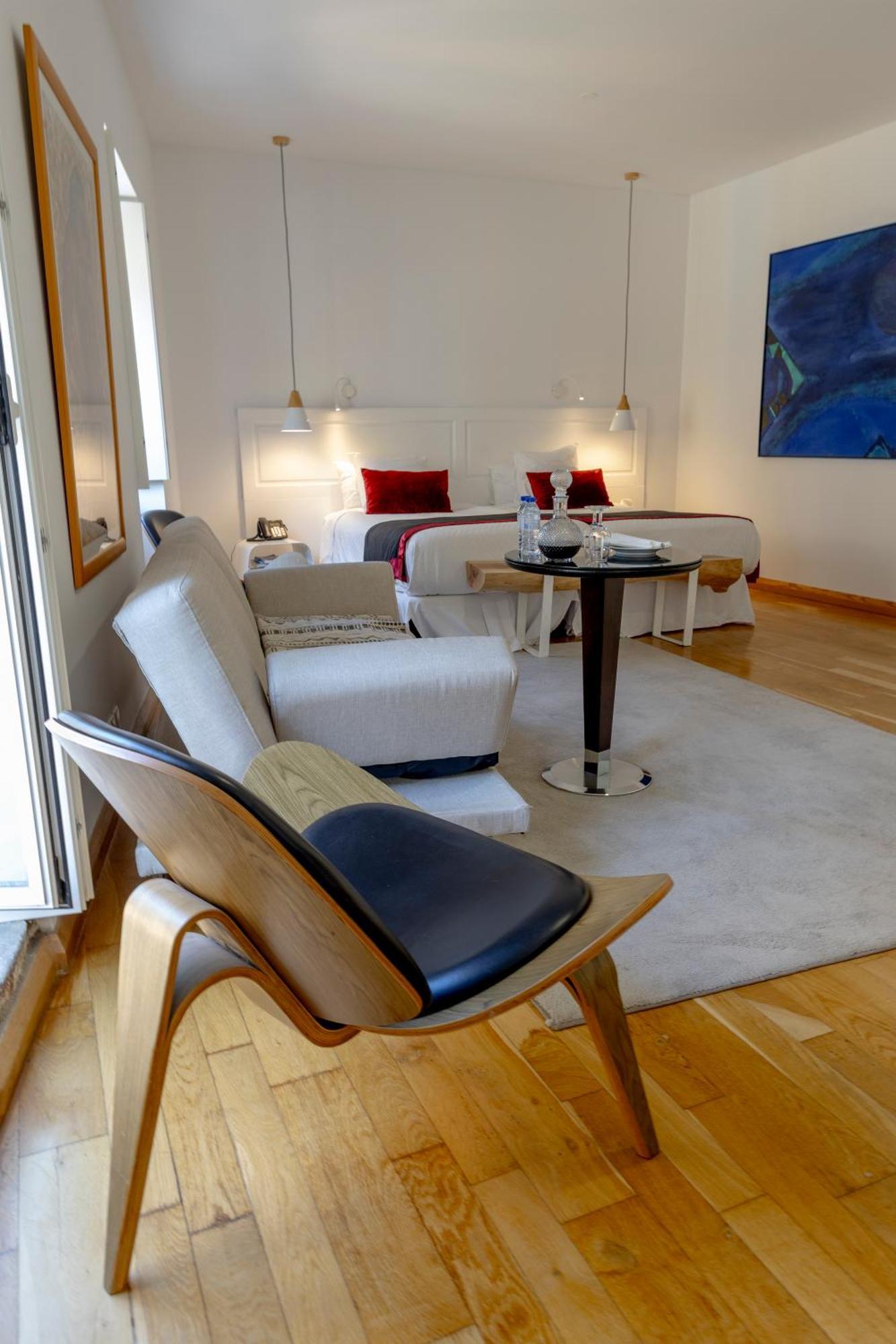 Luxury Twin Suite Side Castle View