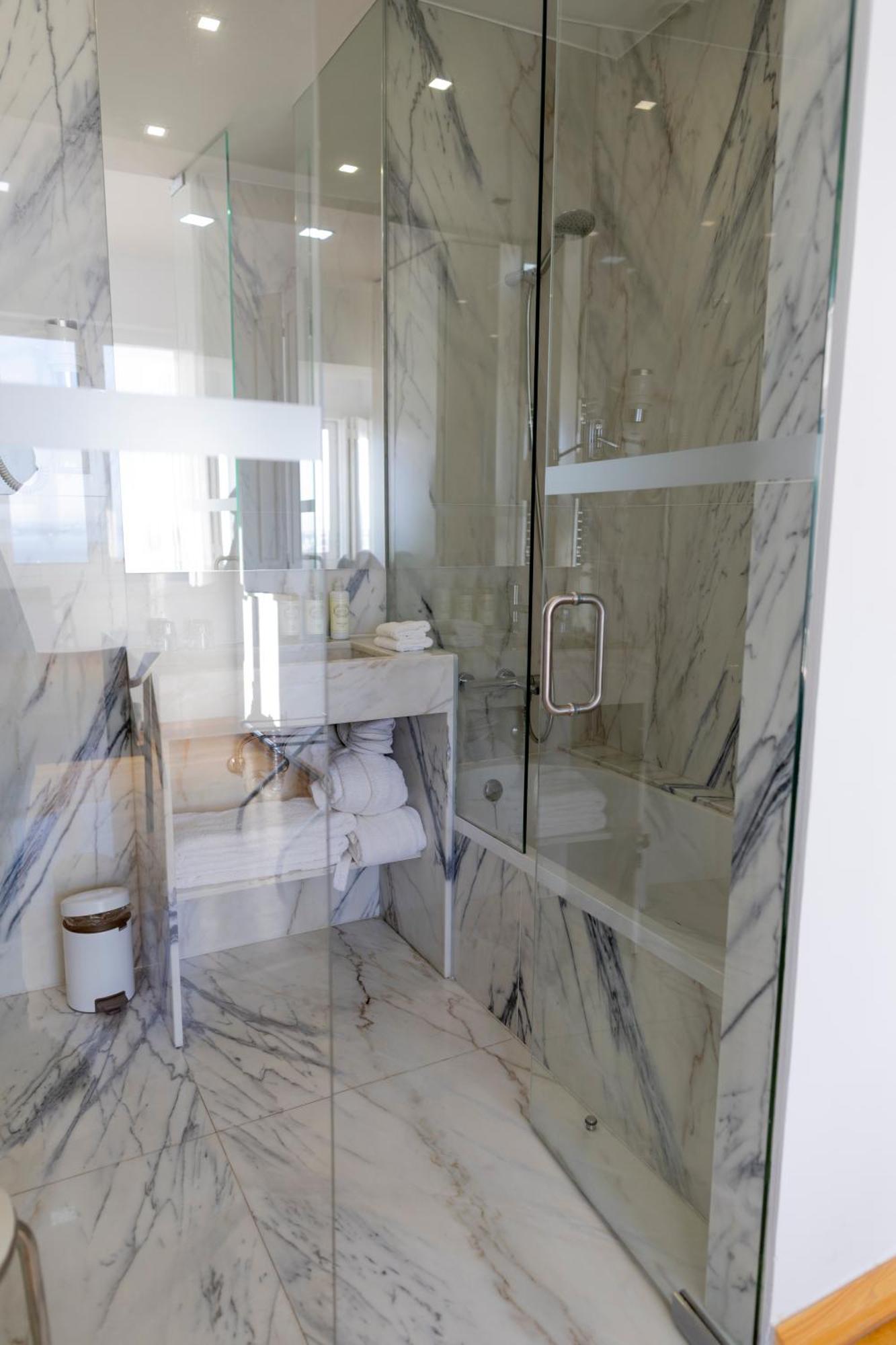 Luxury Suite Panoramic River City View