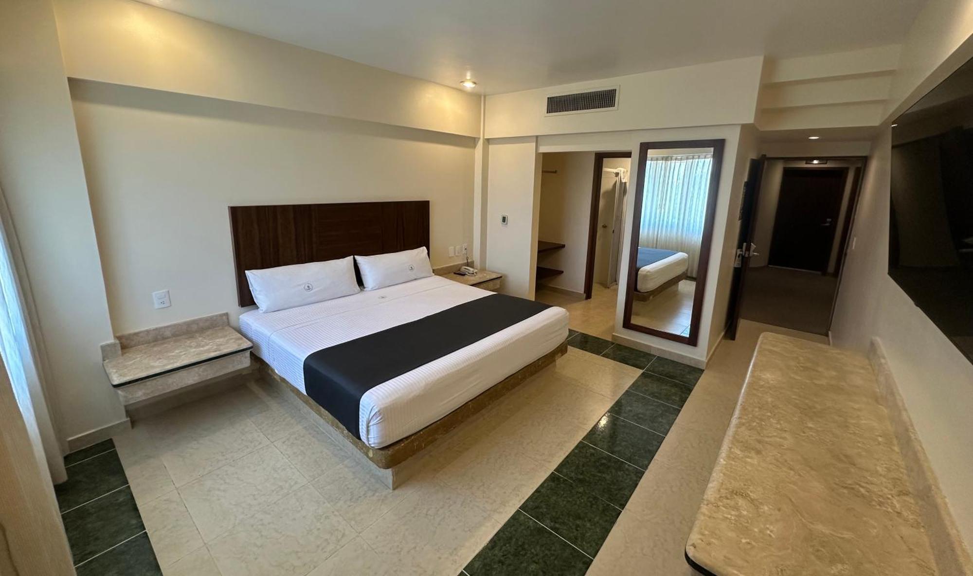 Standard Queen Room