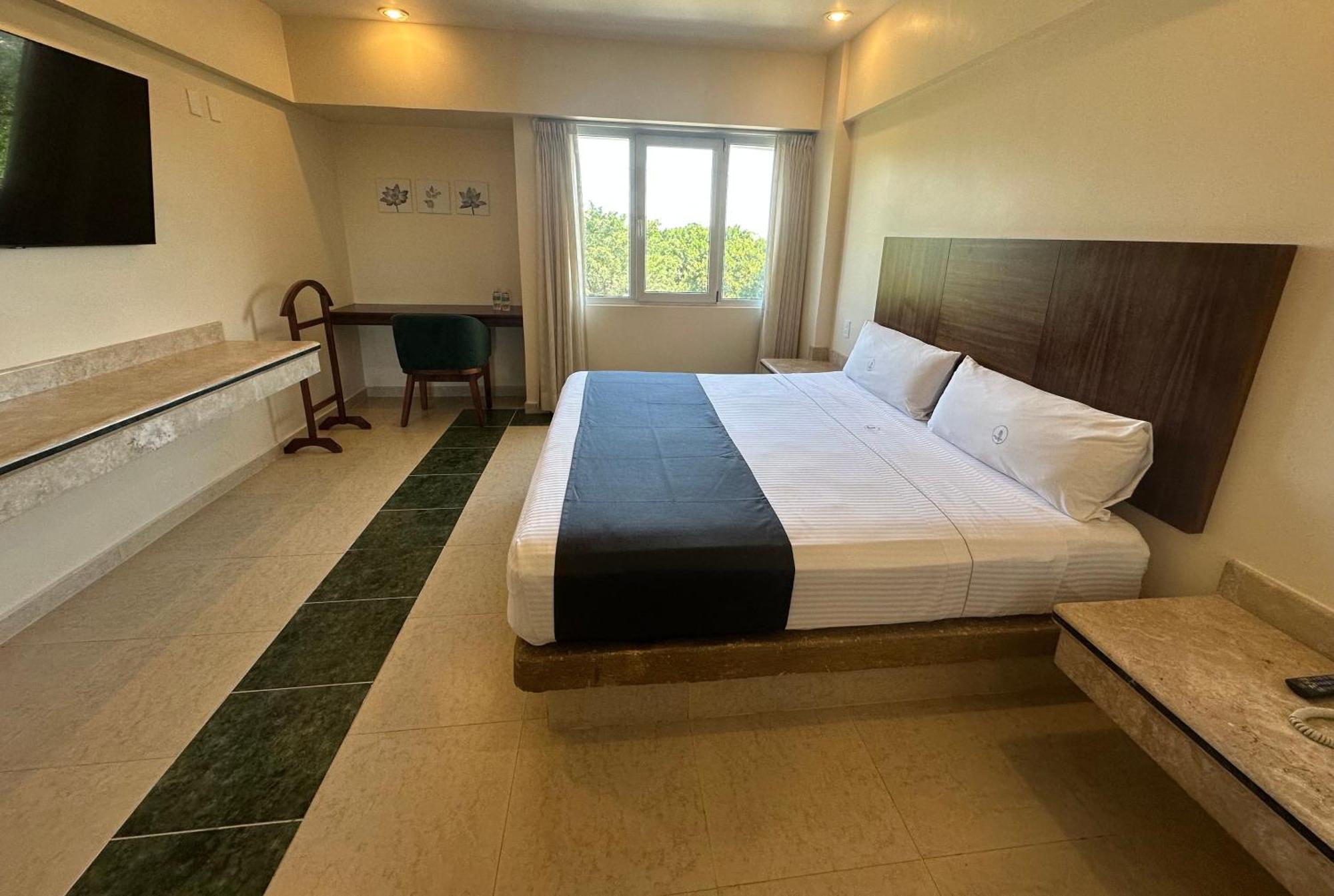 Standard Queen Room