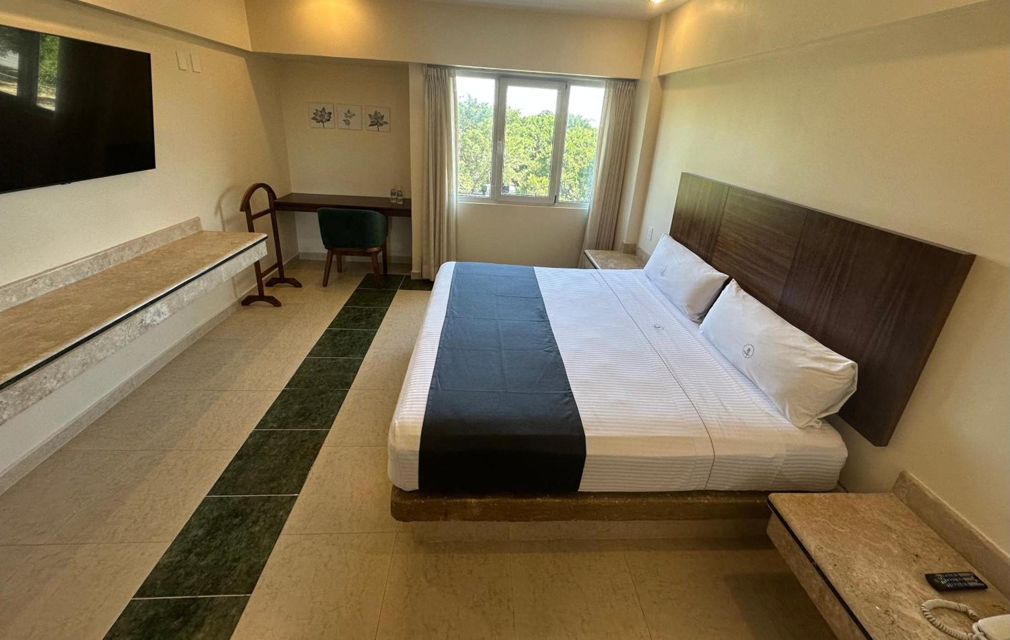 Standard Queen Room
