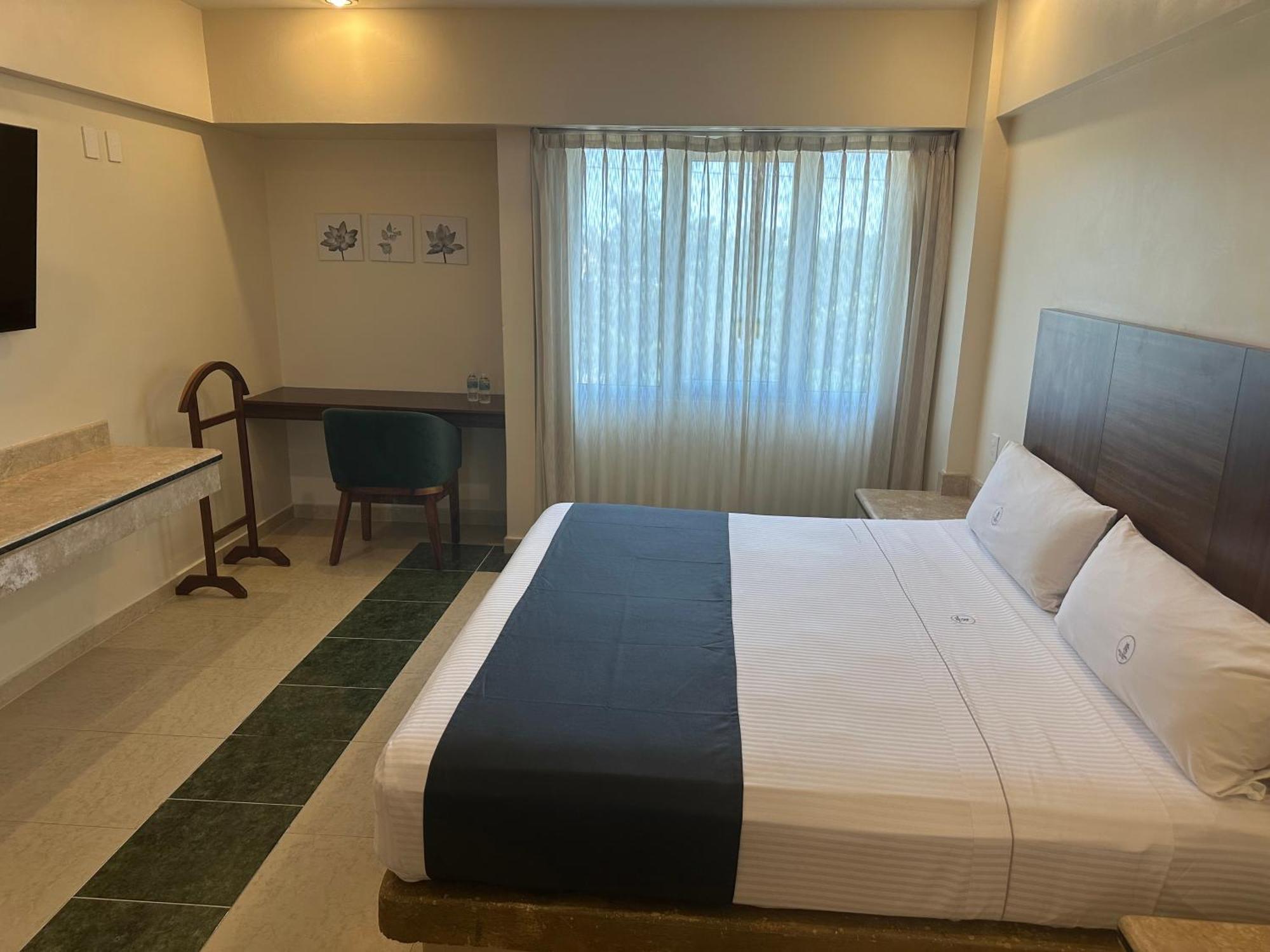 Standard Queen Room