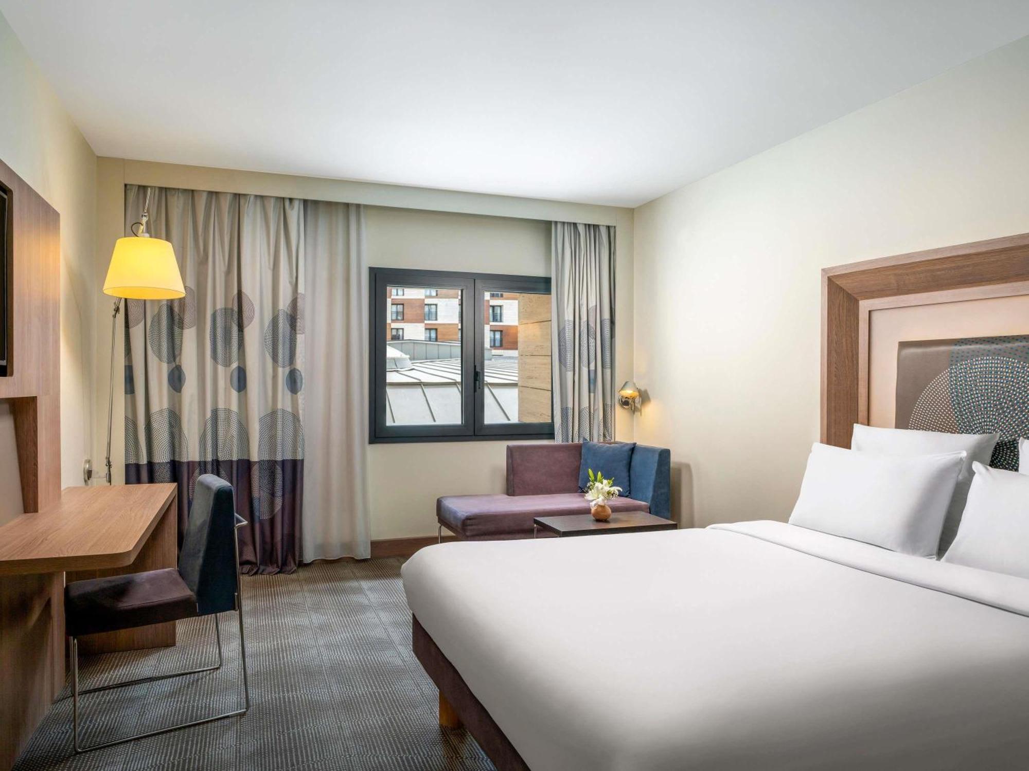 Superior Room with Queen Bed - Accessible