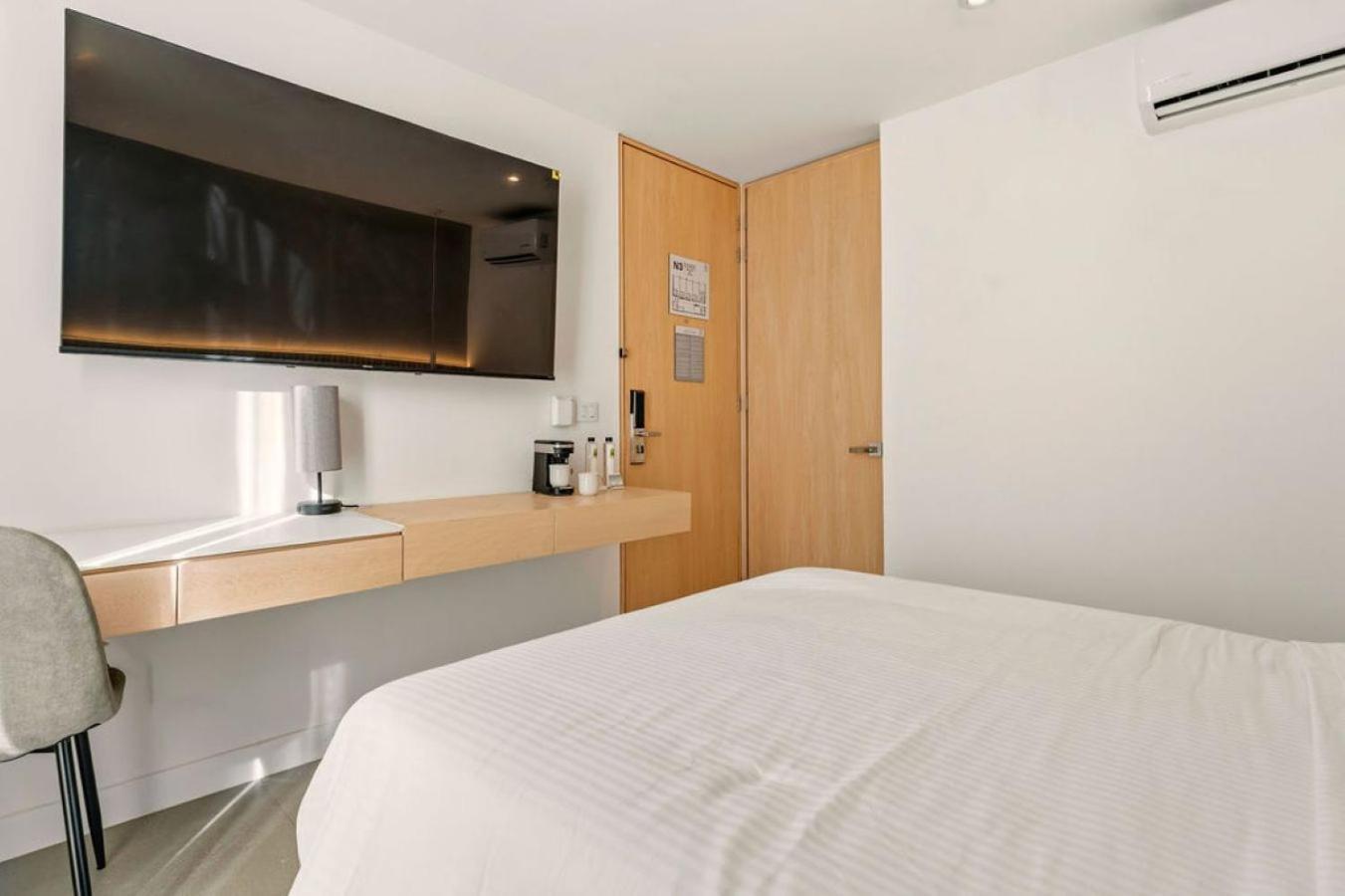 Standard Queen Room