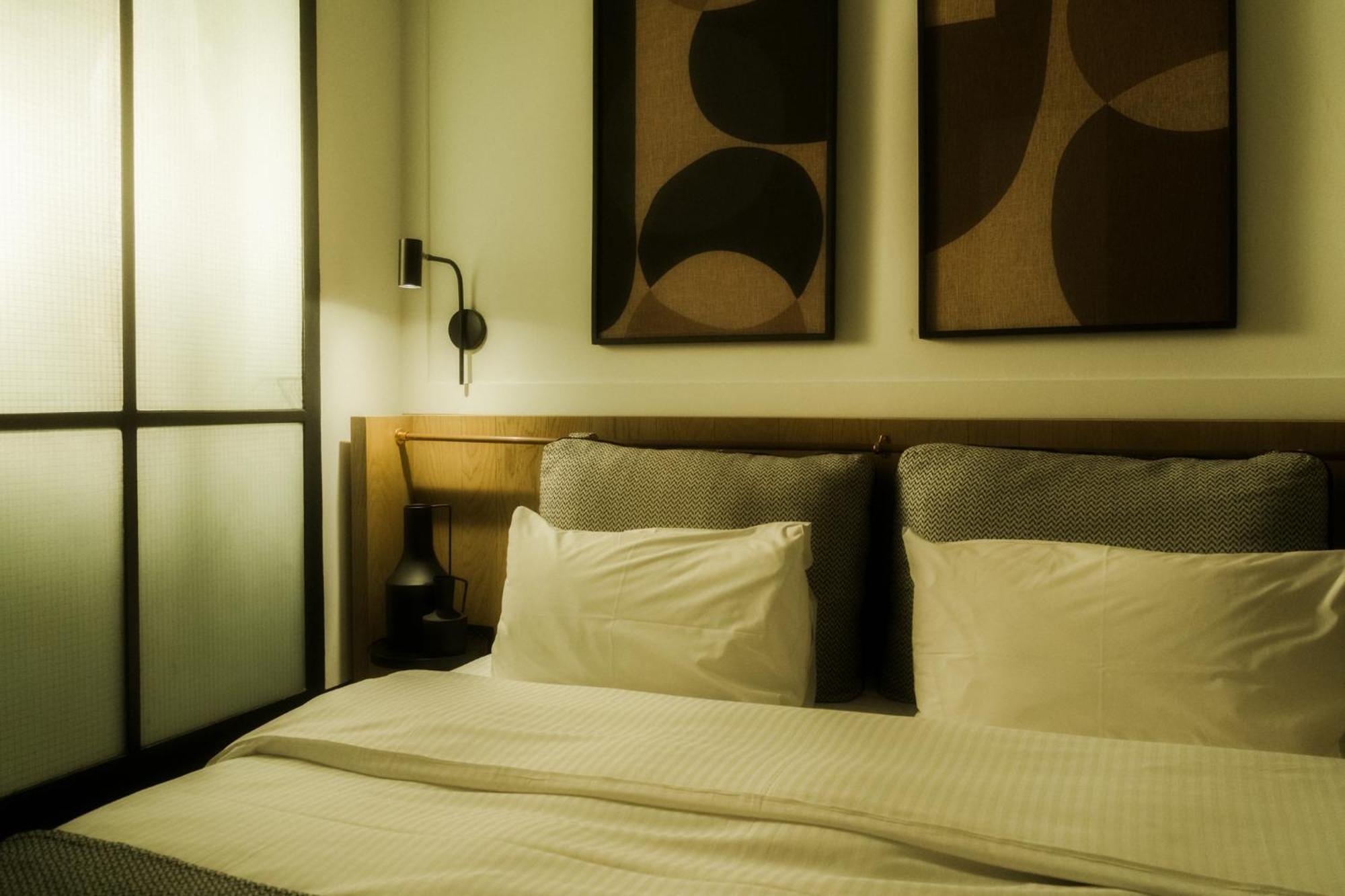Cosy Double Room Street View