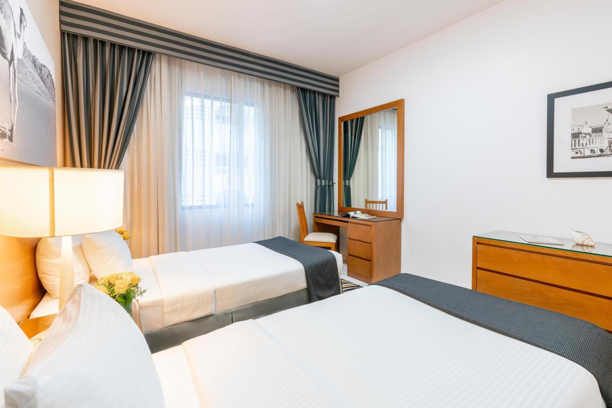 Three-Bedroom Apartment Deluxe Golden Sands 10