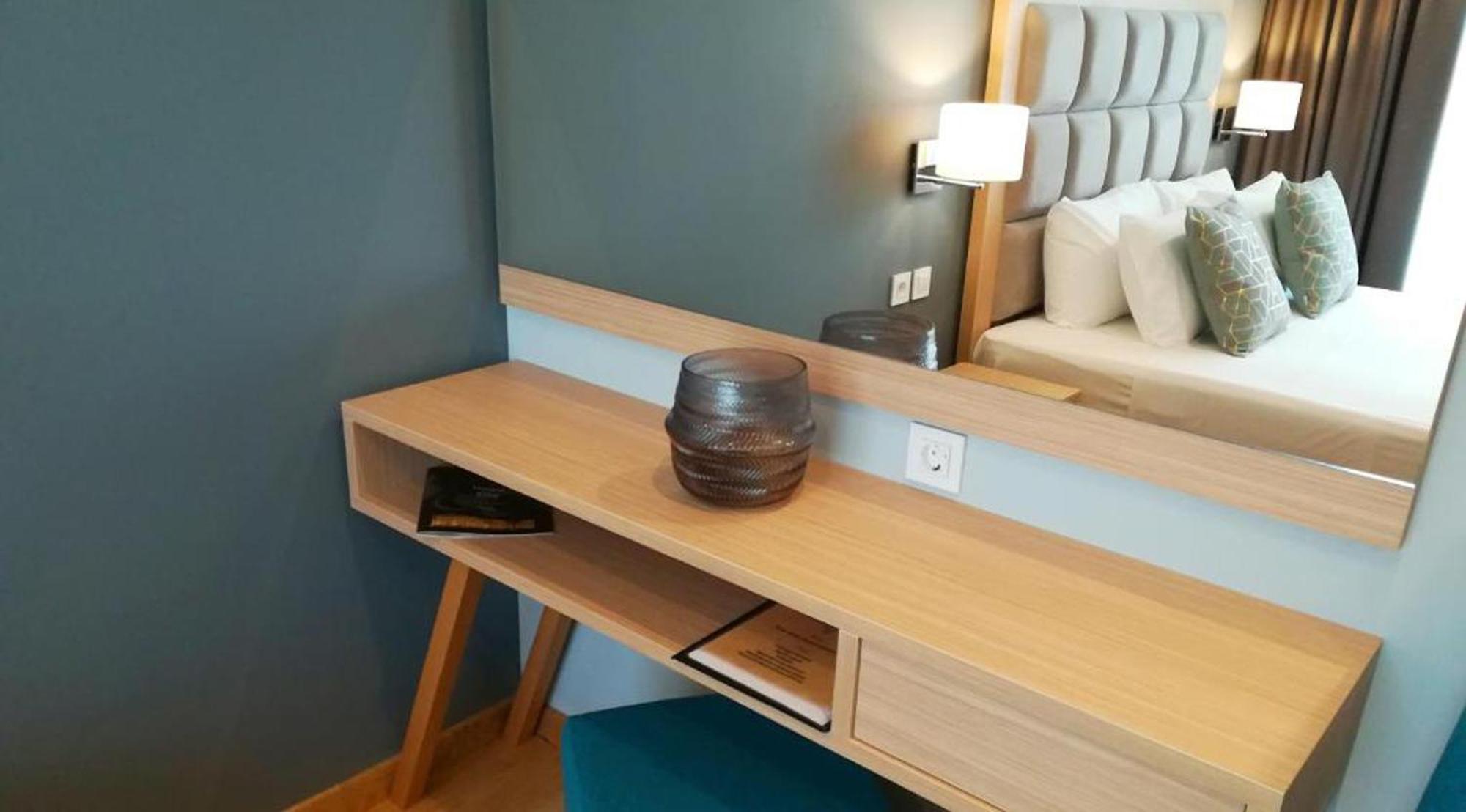 Acropolis Corner Suite Balcony Jetted tub