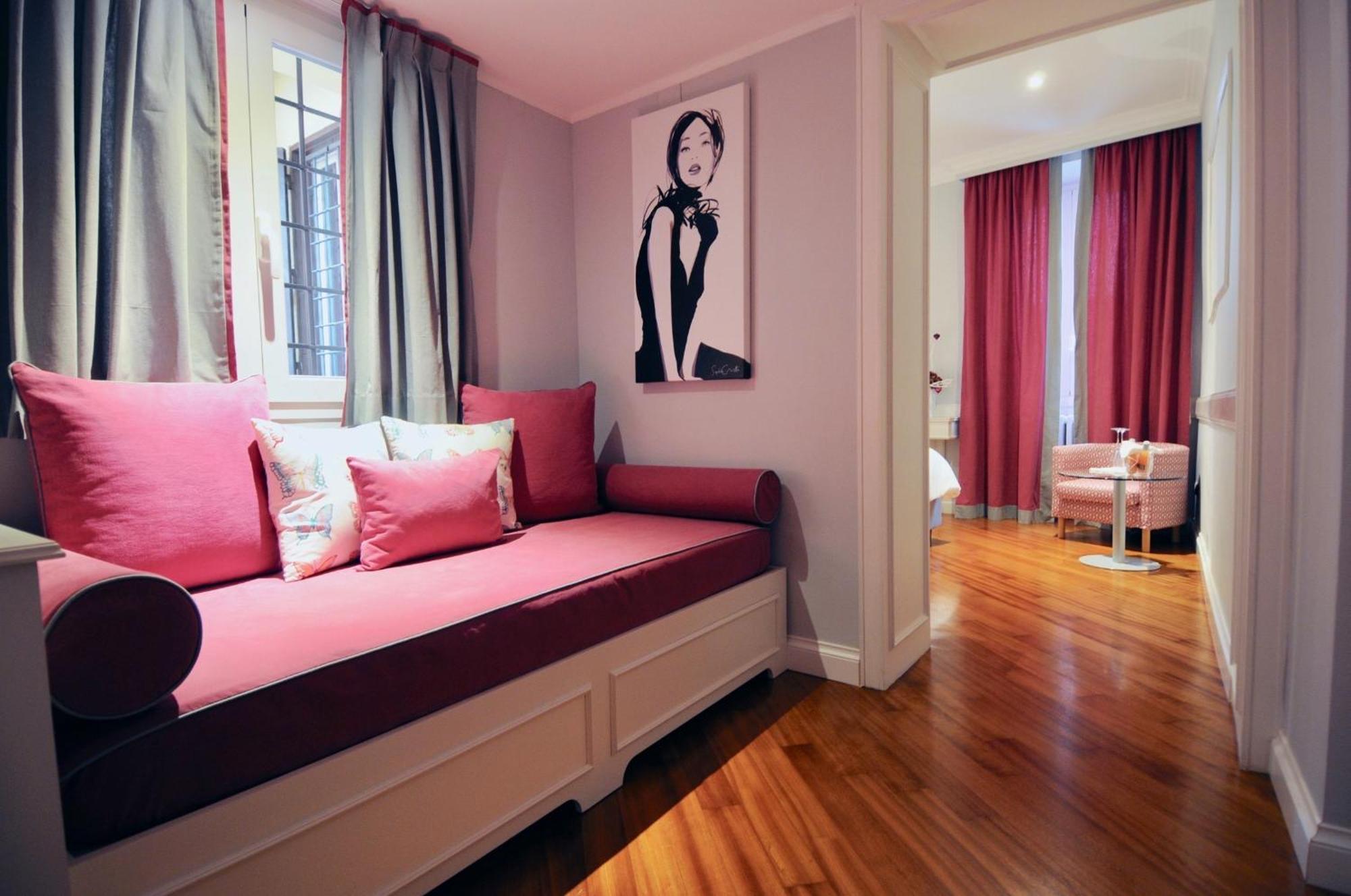 Red Junior Suite