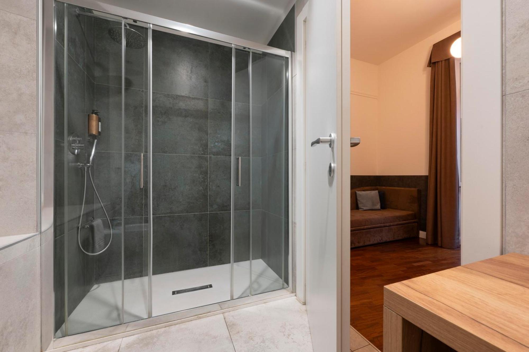Deluxe Family Suite