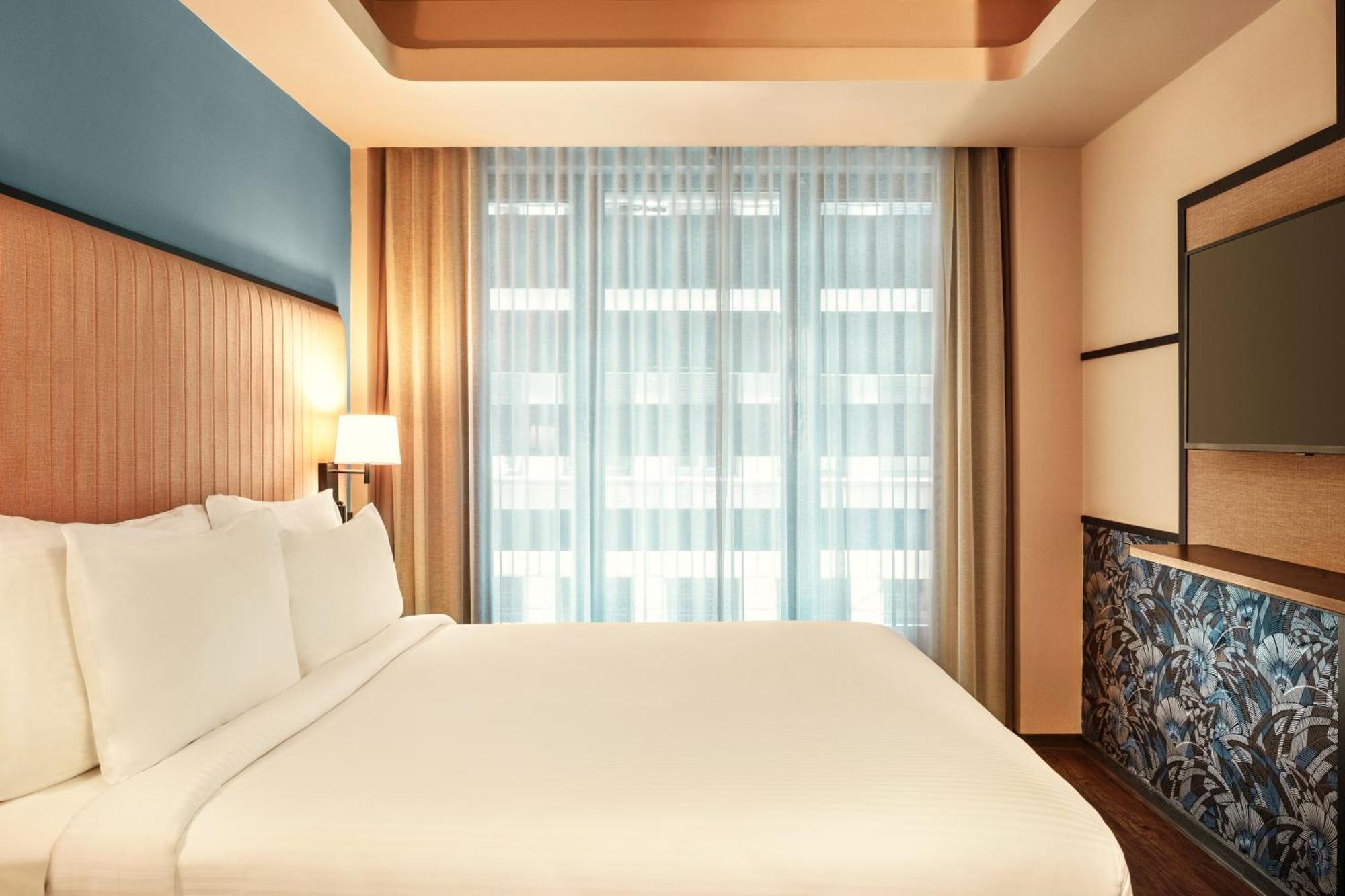Classic Twin Room City View