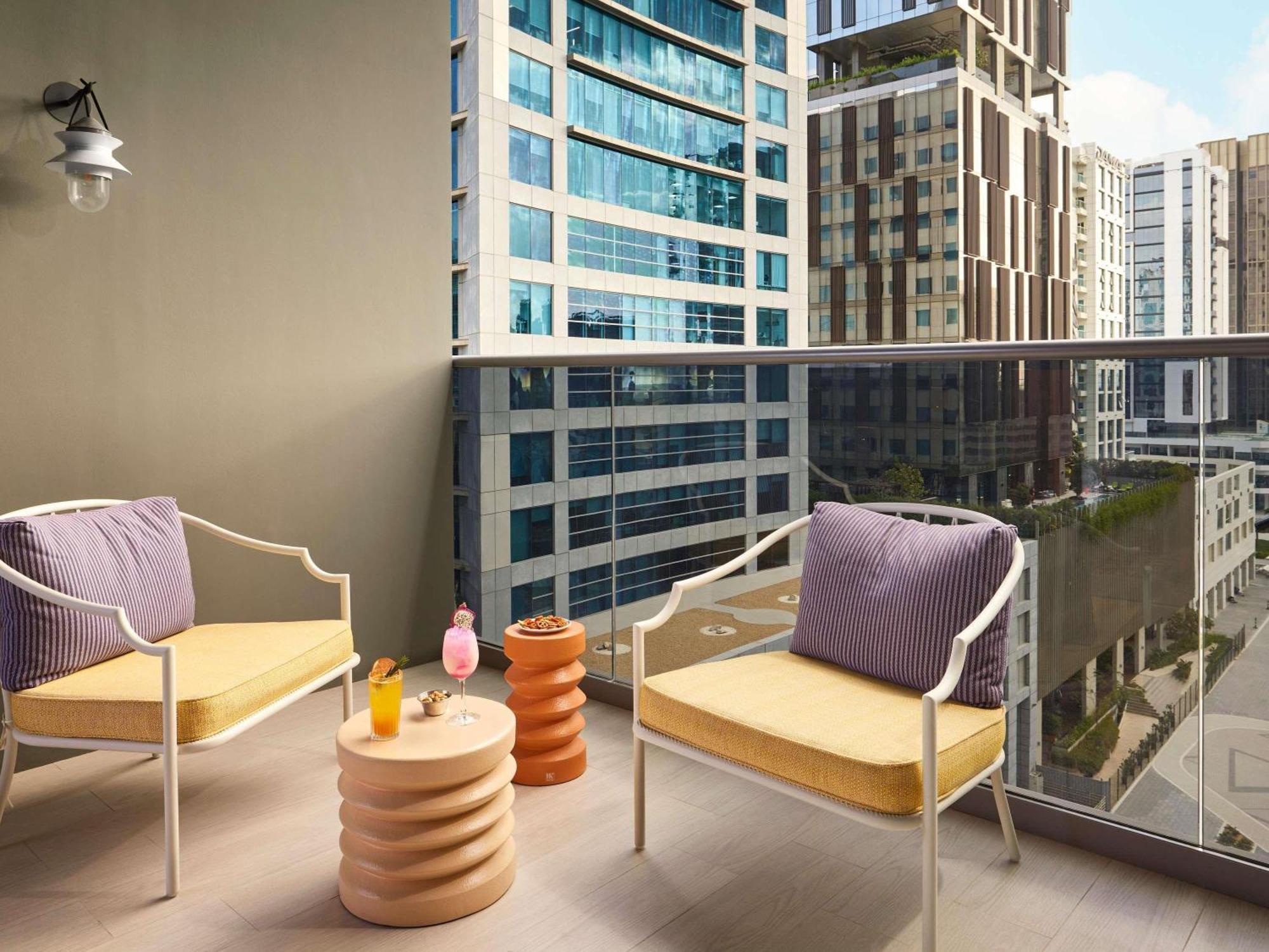 Medium Mama Twin Room with Terrace