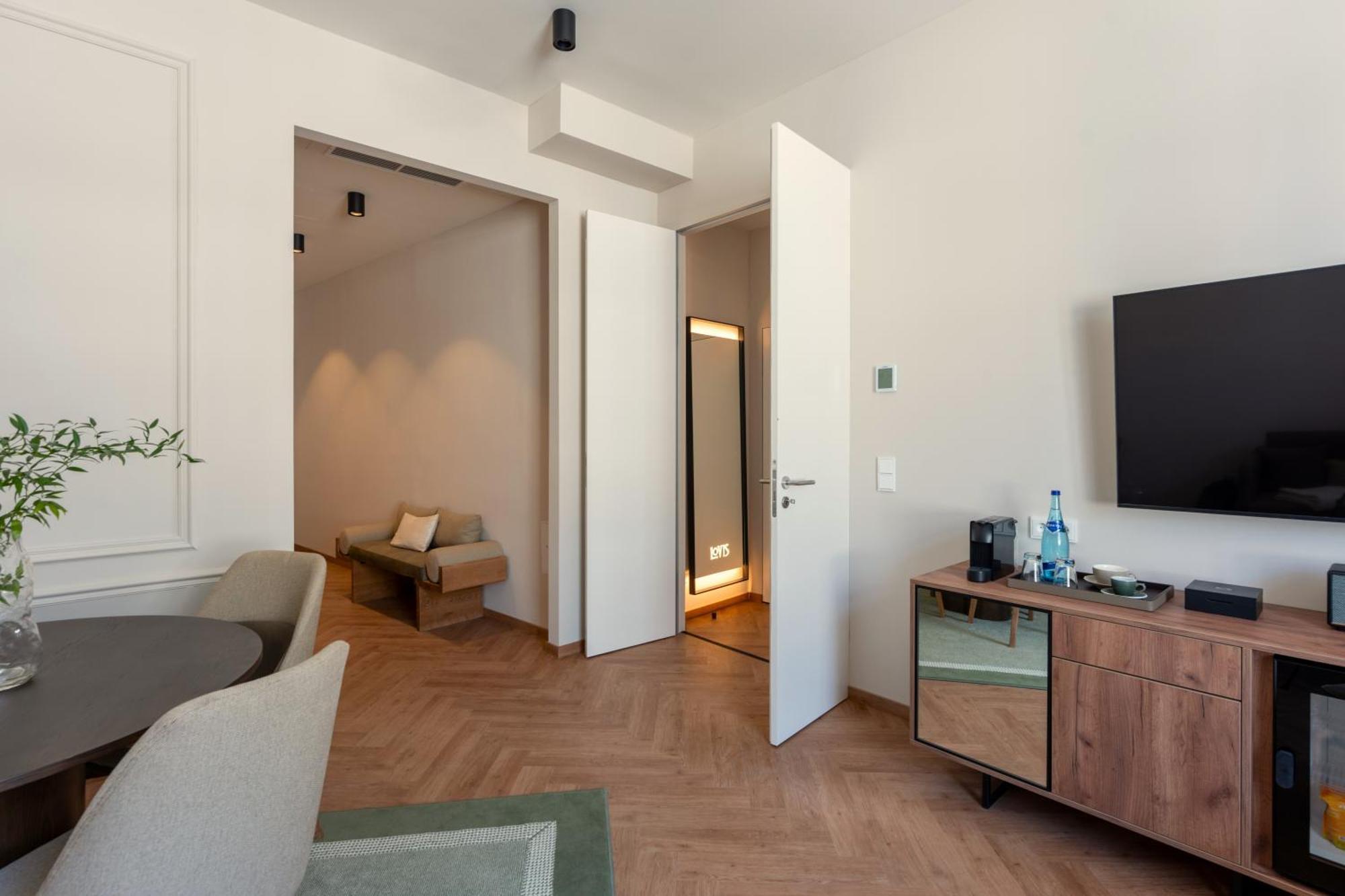 Deluxe Suite