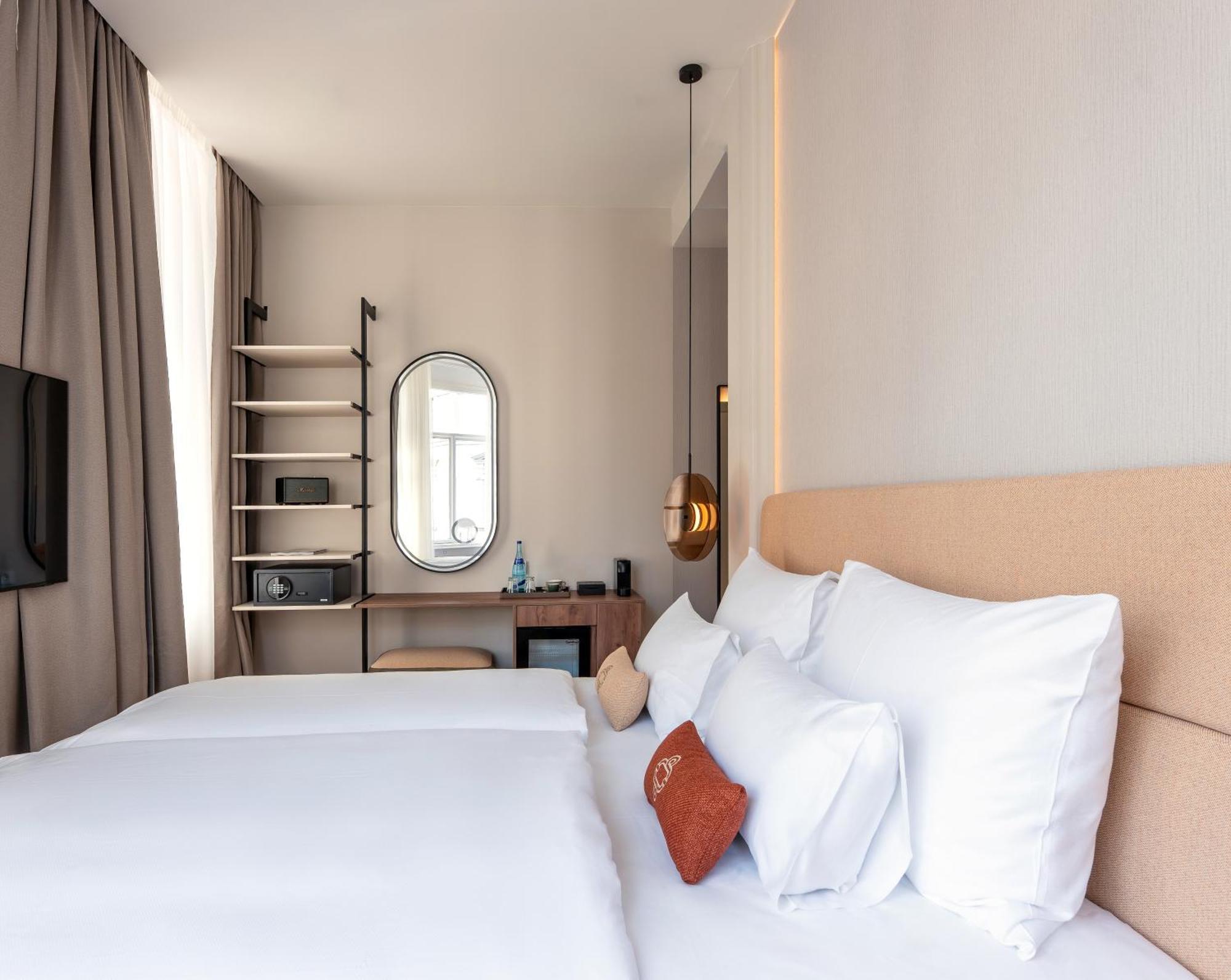 Deluxe Double or Twin Room City View Signature View