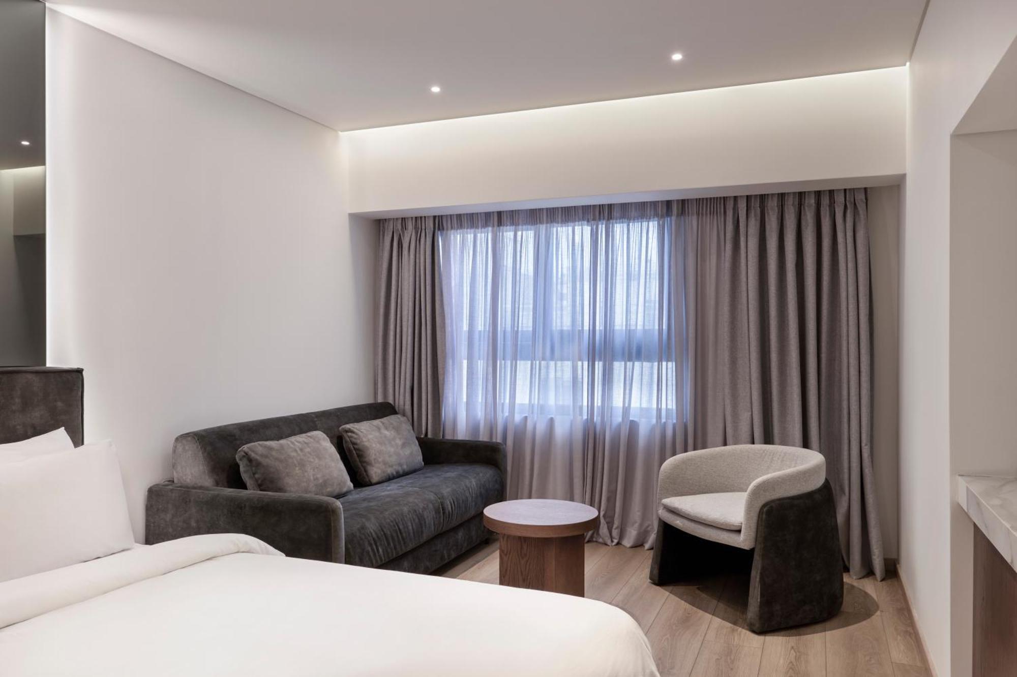 Acropolis Deluxe Triple Room