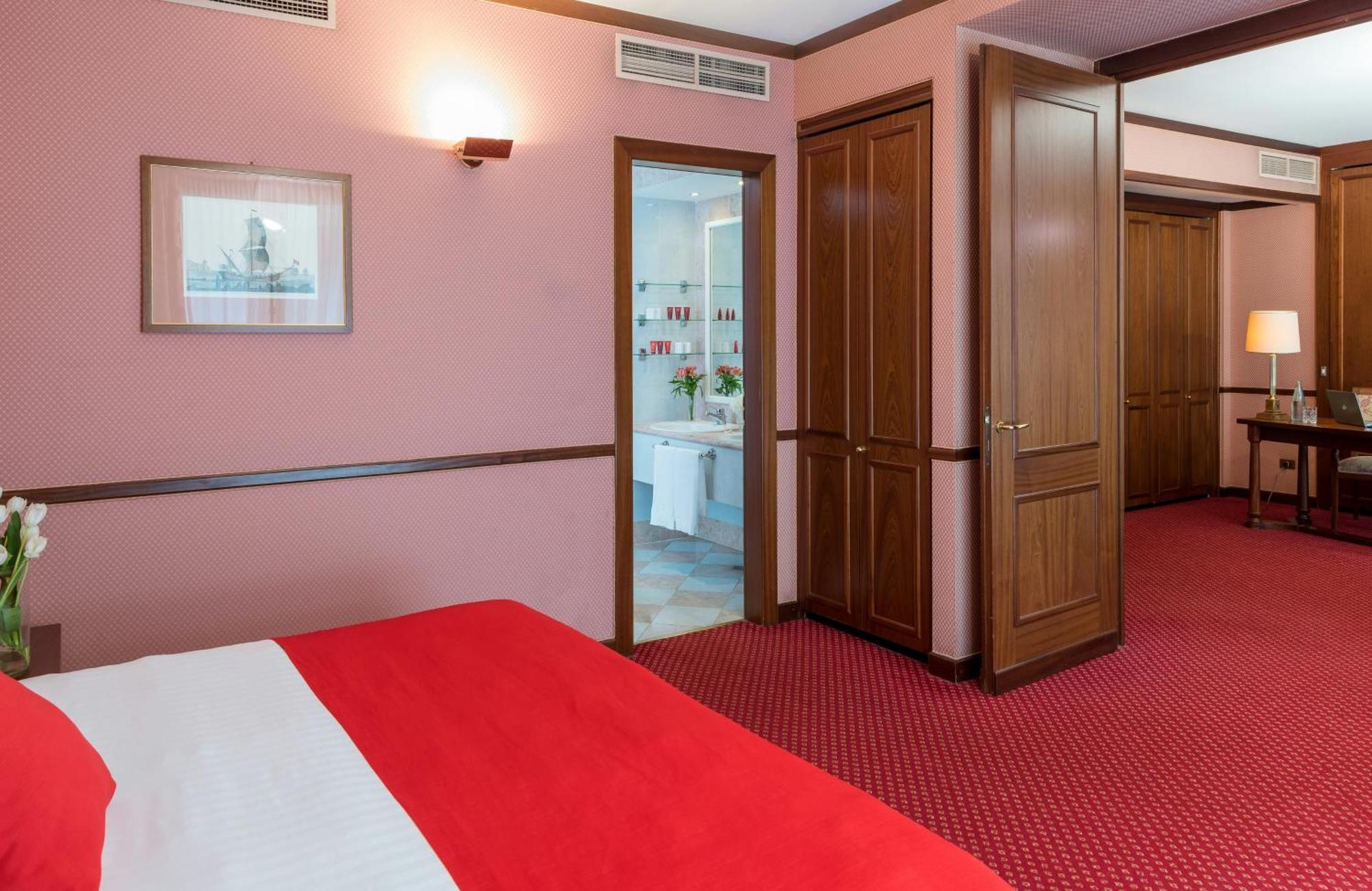 One-Bedroom King Suite
