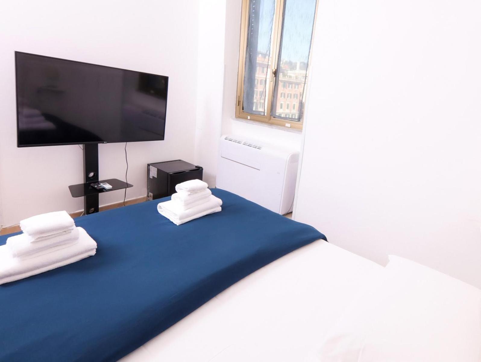 Deluxe Double Room Shower