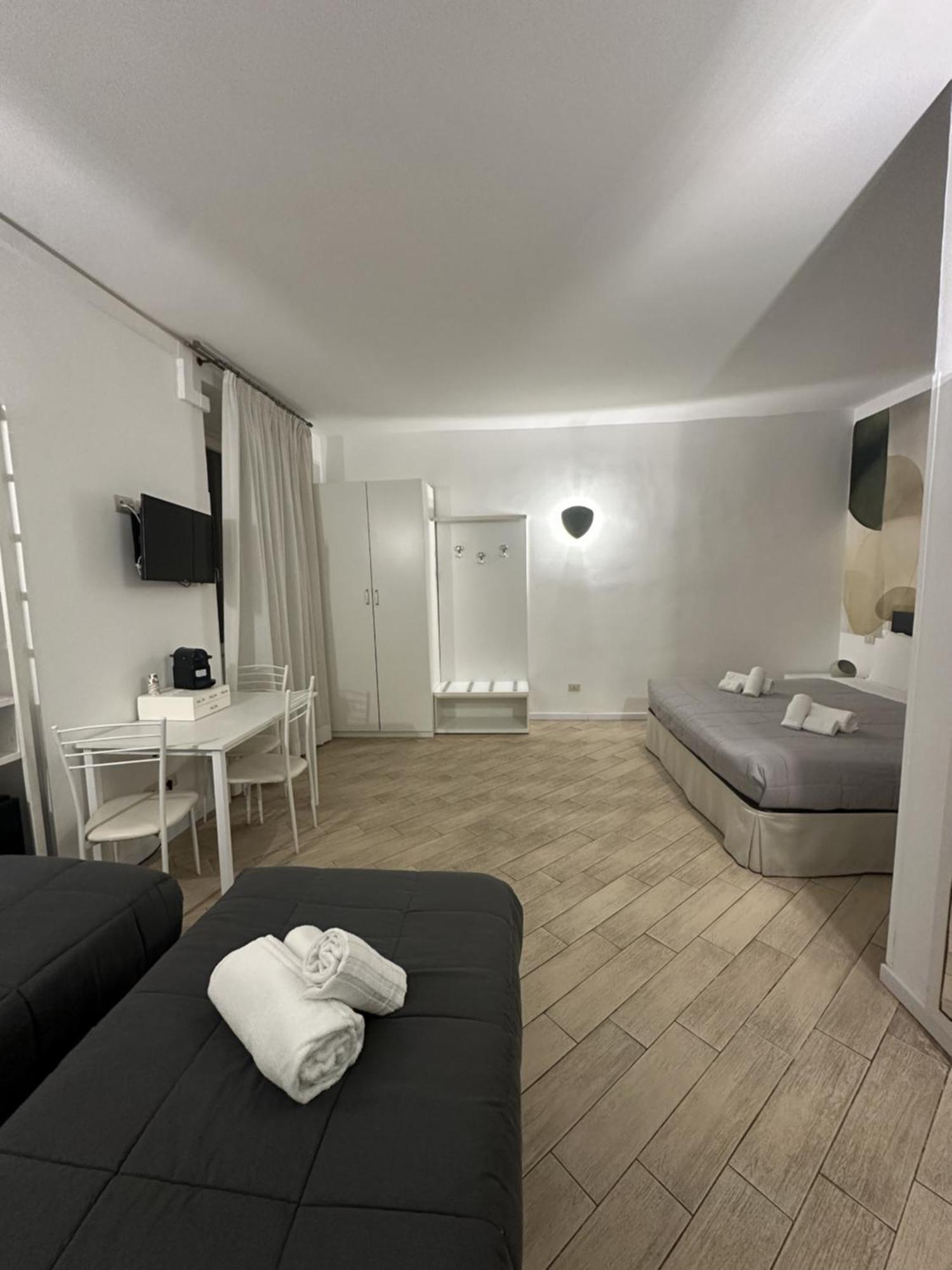 Quadruple Room Courtyard View