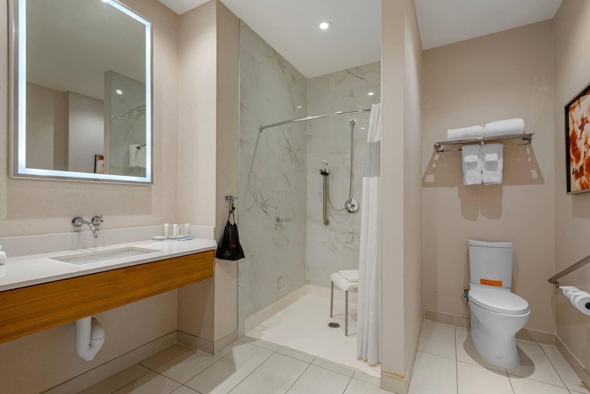 King Room with Roll-In Shower - Disability Access/Non Smoking